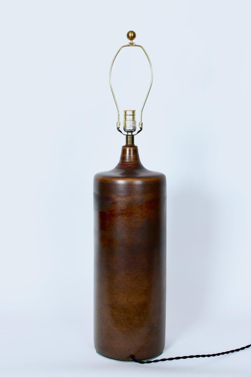Stoneware Tall Lotte and Gunnar Bostlund Model 1700 Cocoa Pottery Table Lamp, 1960's For Sale