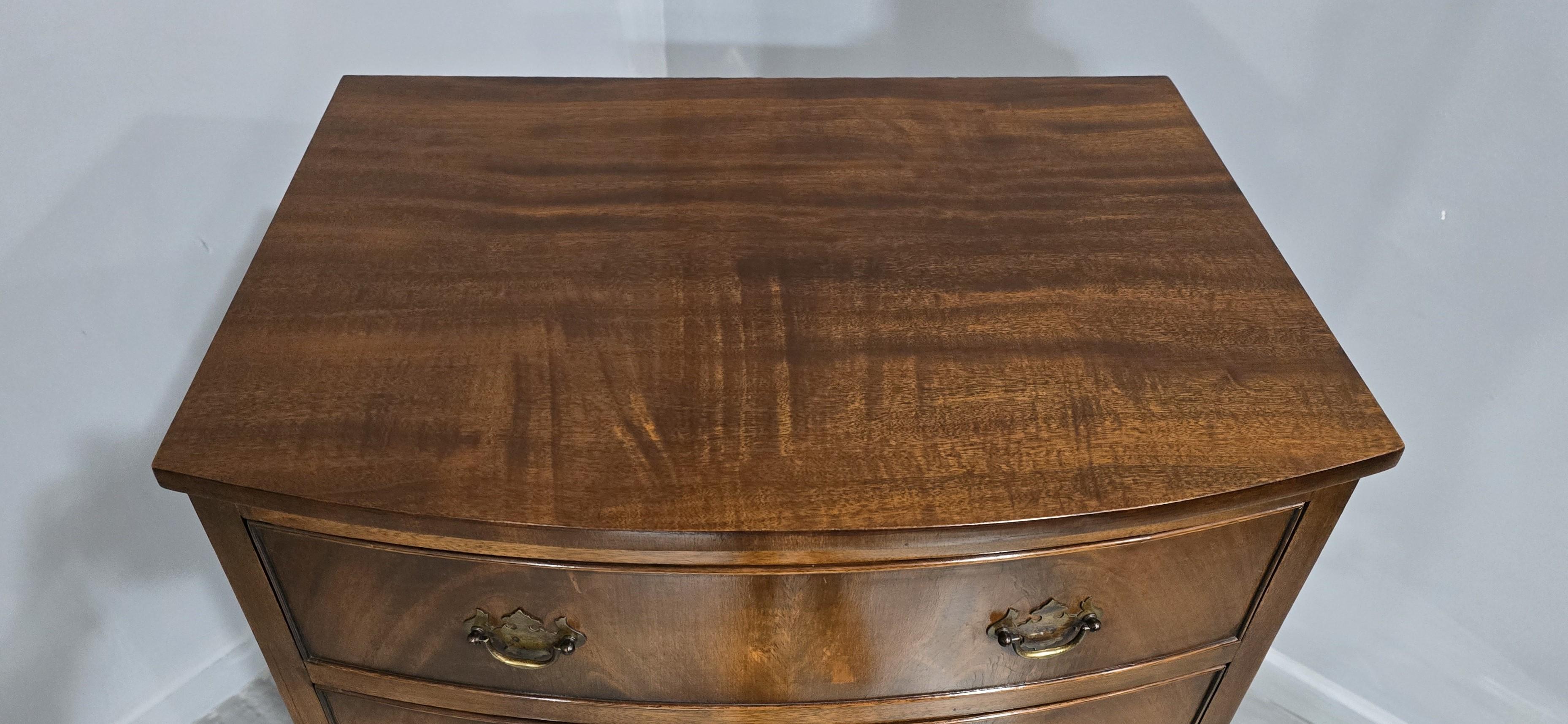 Veneer Tall Mahogany Chest of Six Drawers For Sale