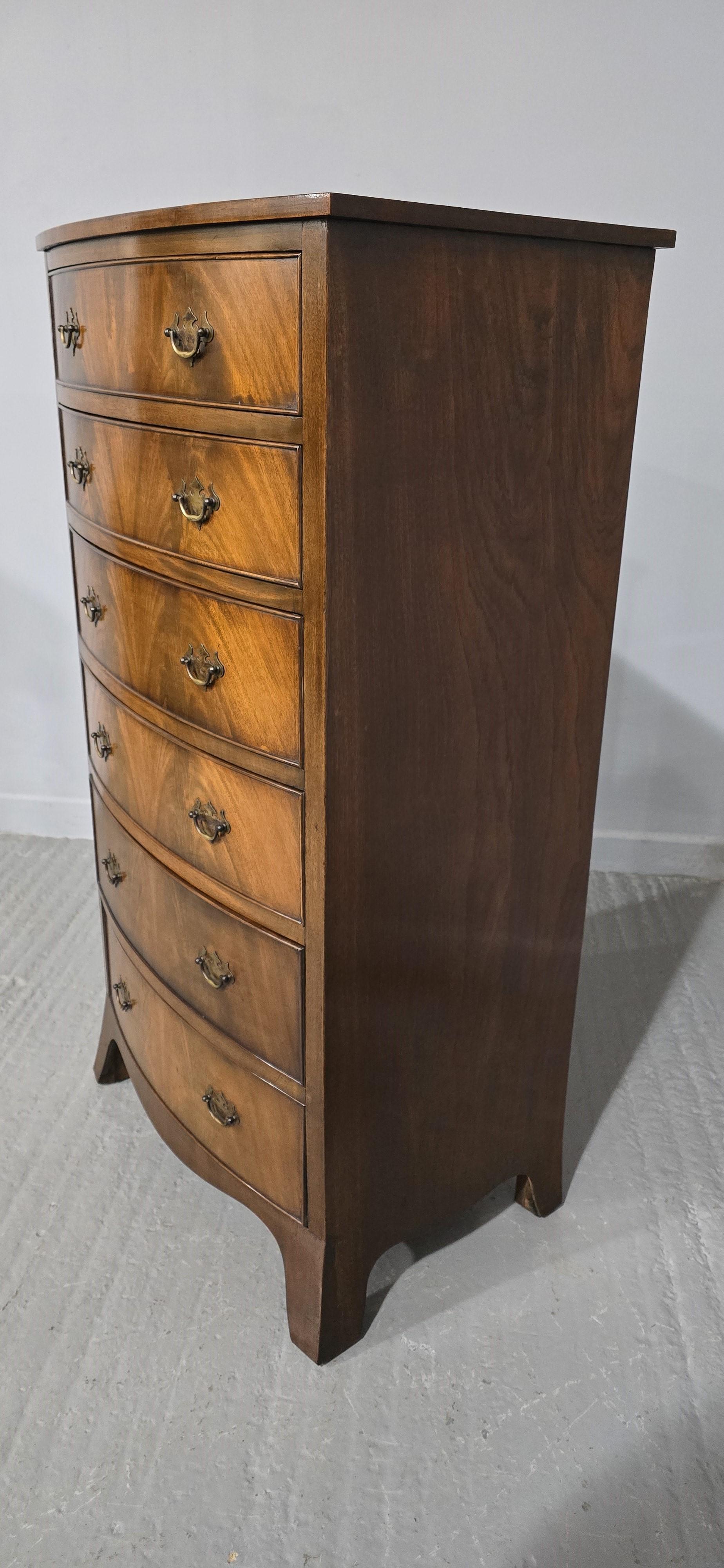 Tall Mahogany Chest of Six Drawers In Good Condition For Sale In Swadlincote, GB