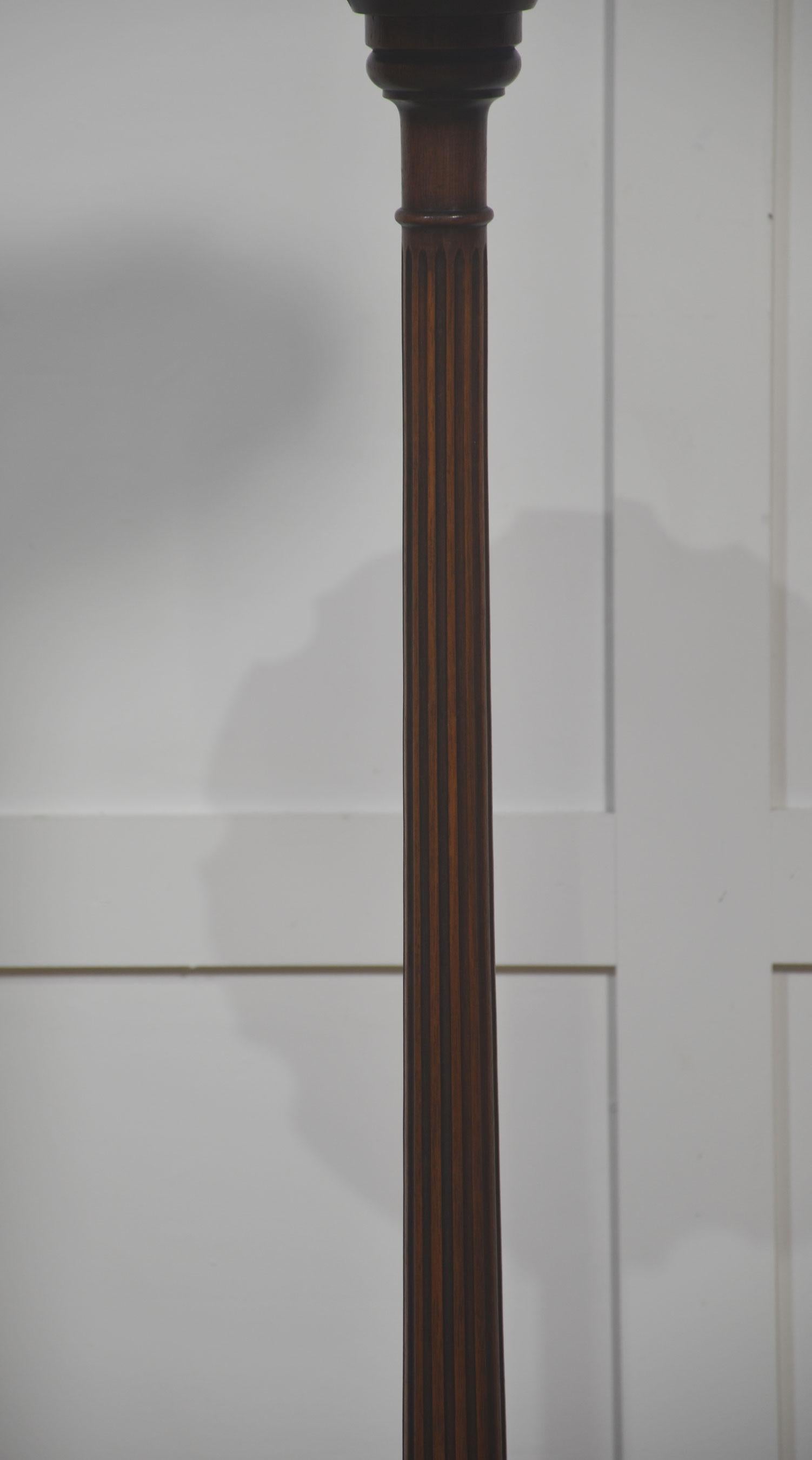 Tall Mahogany Tripod Wine Table / Plant Stand In Good Condition For Sale In Cheshire, GB