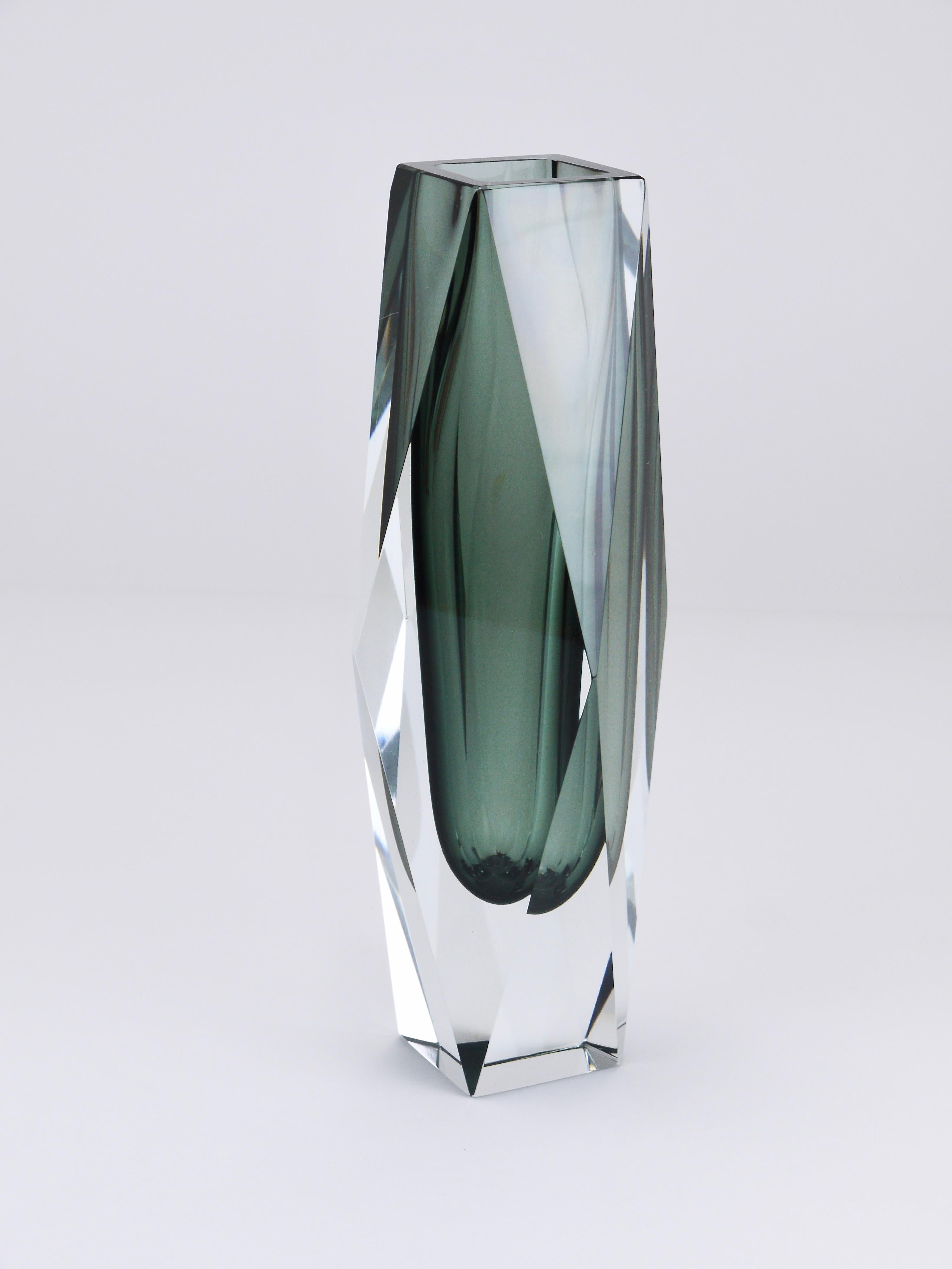 Jarrón alto en bloque de cristal de Murano facetado Mandruzzato Sommerso, Italia, años 60 en venta 4