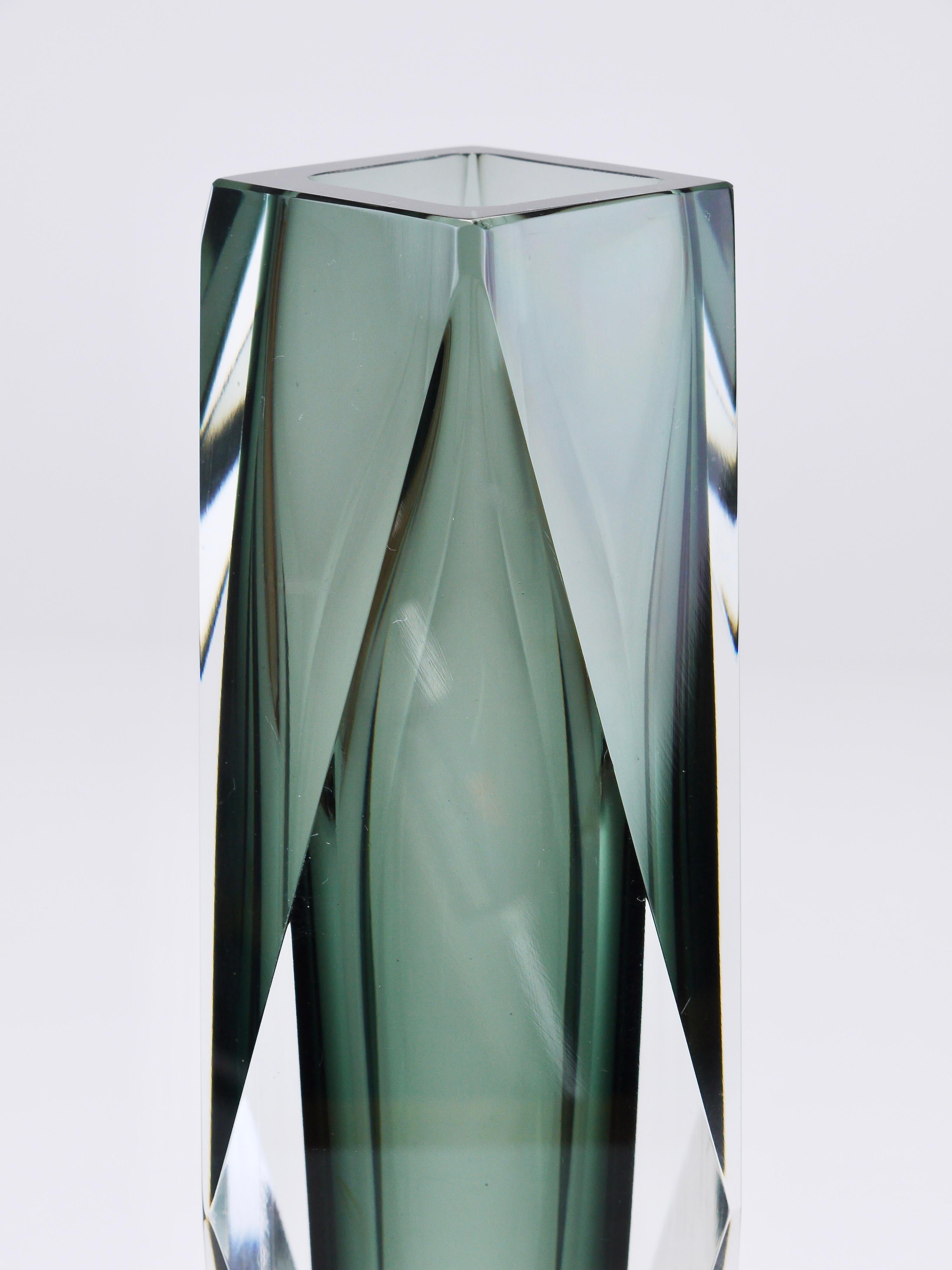 Jarrón alto en bloque de cristal de Murano facetado Mandruzzato Sommerso, Italia, años 60 en venta 6