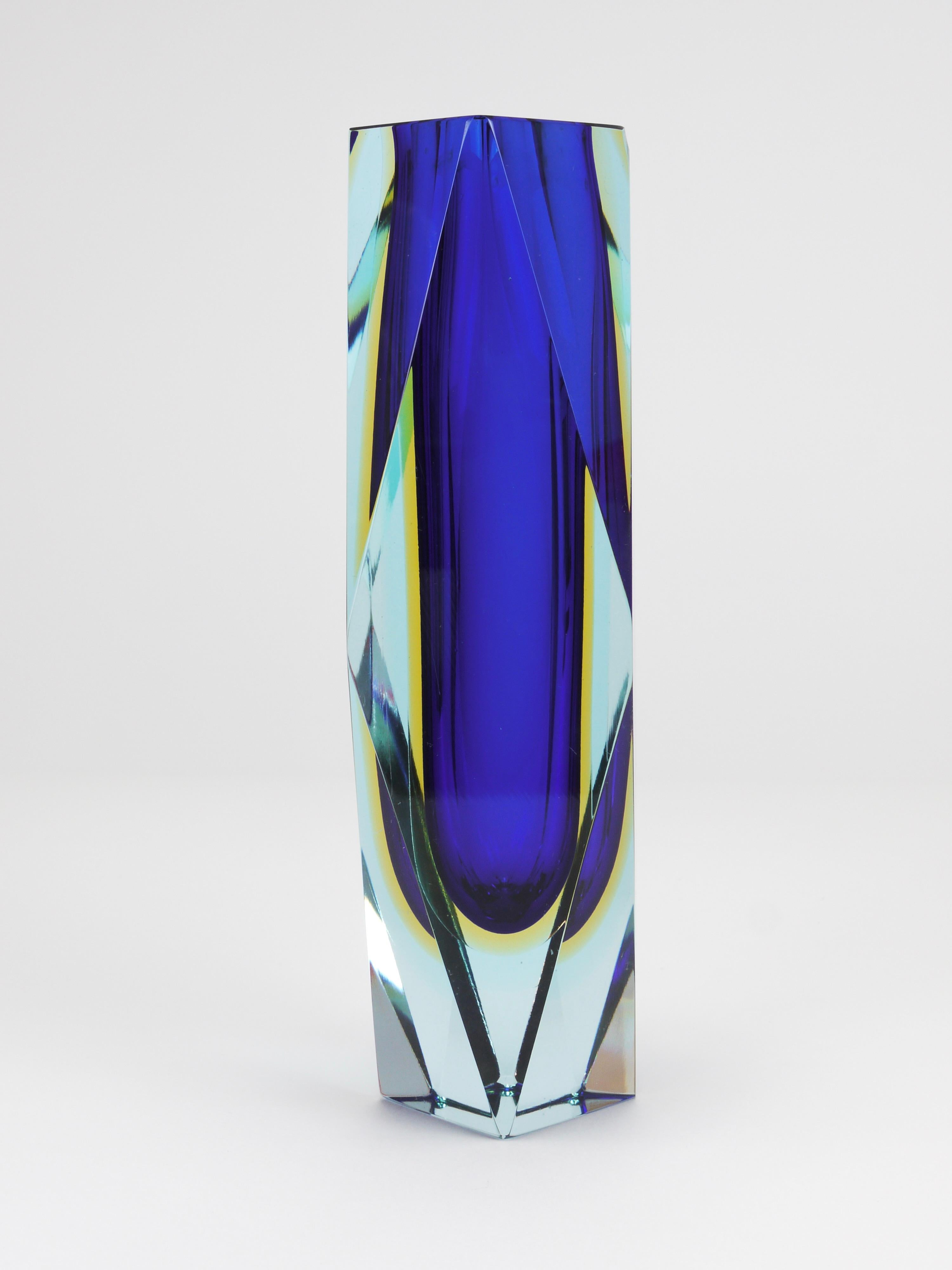 Italiano Vaso alto Mandruzzato Sommerso in vetro di Murano sfaccettato, Italia, anni '60 in vendita