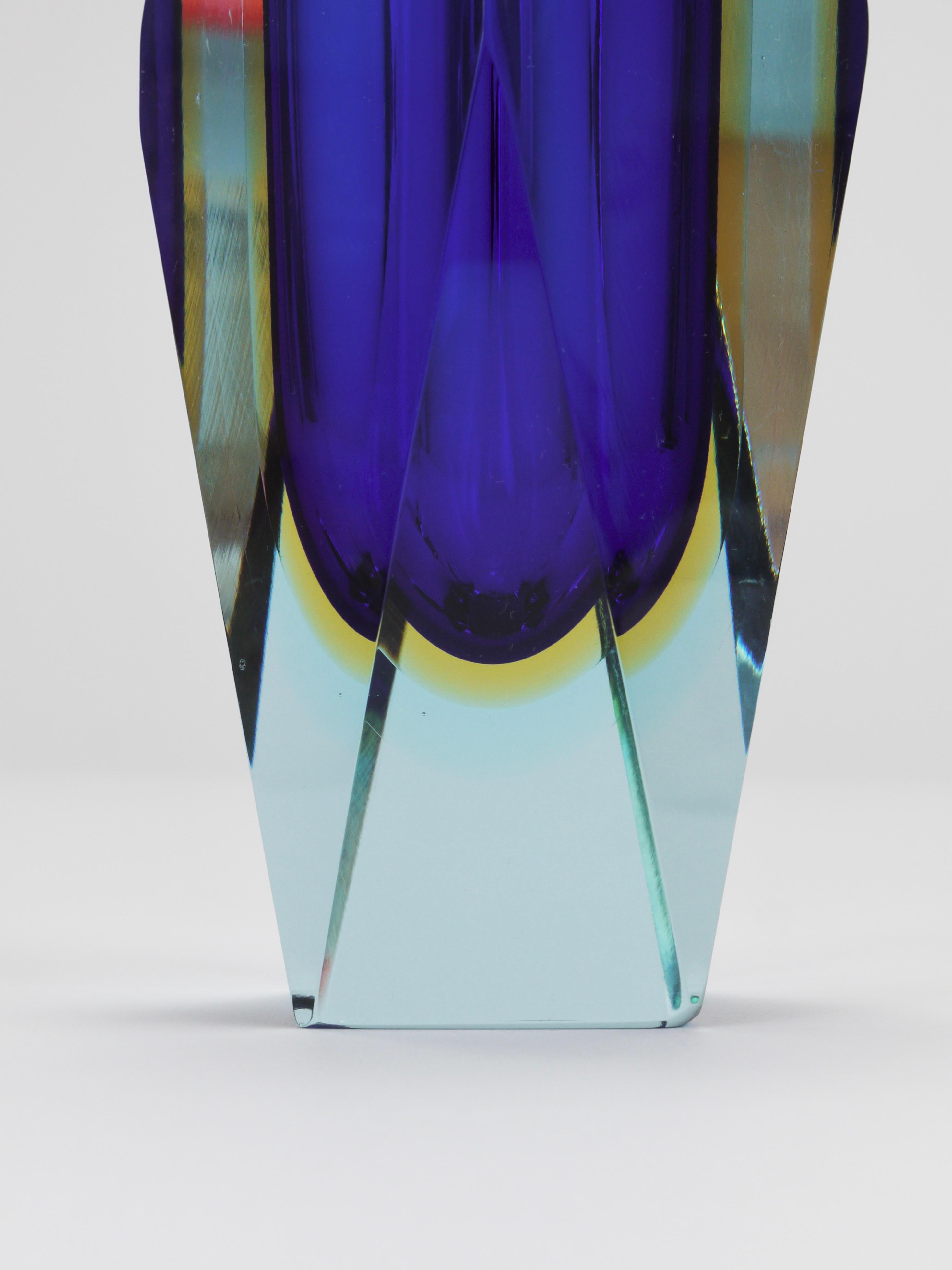 Sfaccettato Vaso alto Mandruzzato Sommerso in vetro di Murano sfaccettato, Italia, anni '60 in vendita