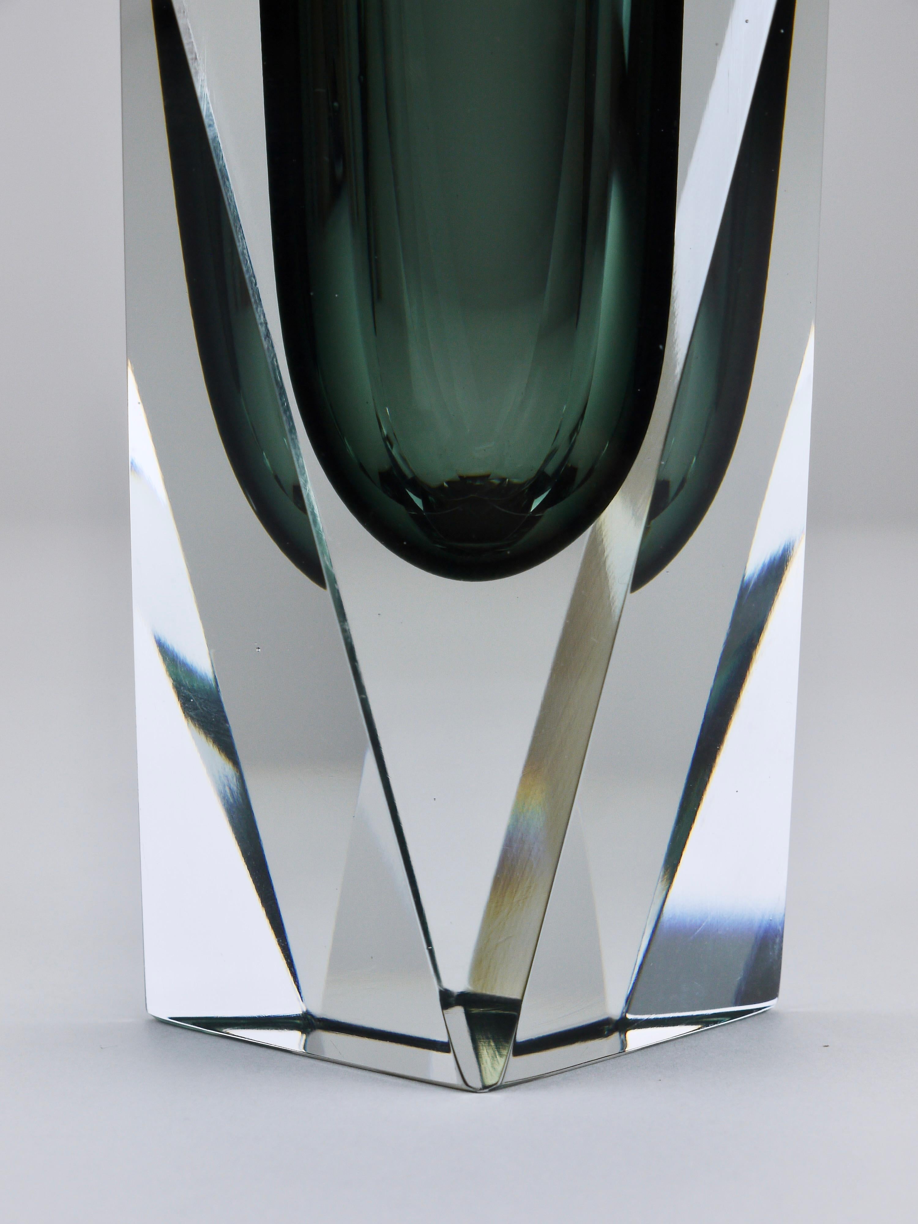 Jarrón alto en bloque de cristal de Murano facetado Mandruzzato Sommerso, Italia, años 60 en venta 1