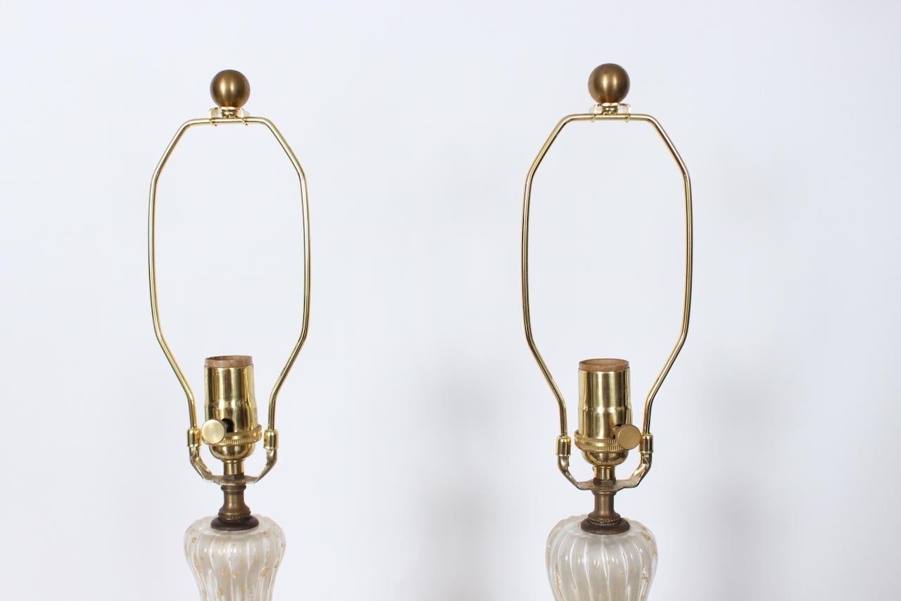 Lampade da tavolo alte in vetro a coste bianche e trasparenti di Murano con inclusioni d'oro in vendita 4