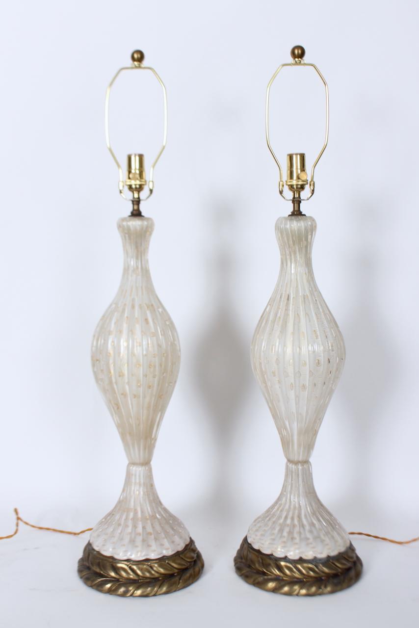Lampade da tavolo alte in vetro a coste bianche e trasparenti di Murano con inclusioni d'oro In condizioni buone in vendita a Bainbridge, NY
