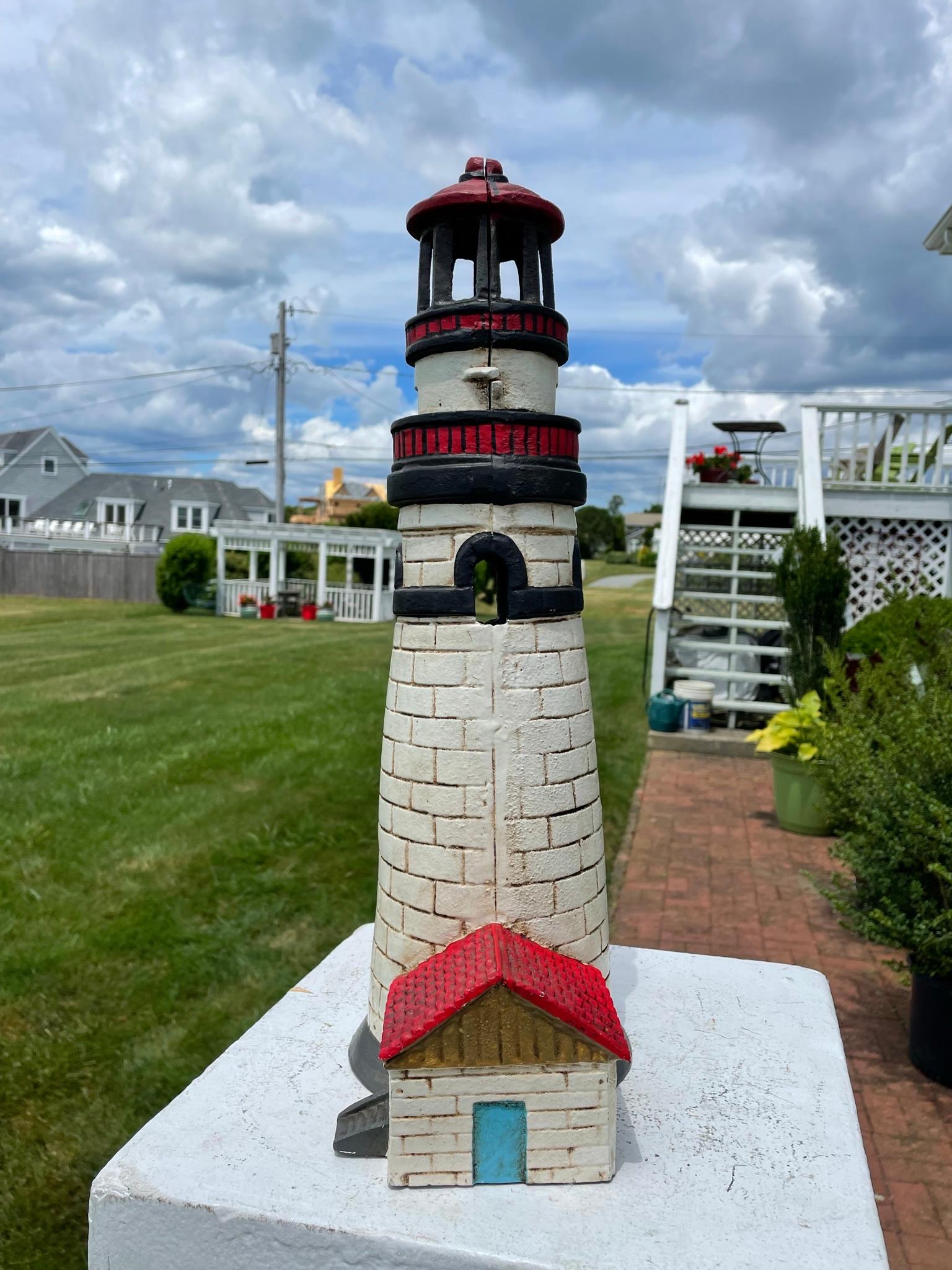 Grande lanterne de grande taille Old Light House peinte à la main en rouge et blanc en vente 2