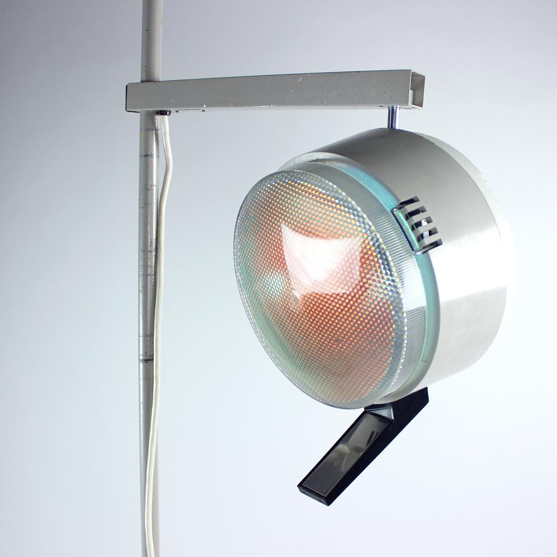 Metà XX secolo Lampada da medico alta in metallo, Cecoslovacchia, anni '50 in vendita