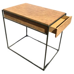 Großer Cocktailtisch mit Metallgestell aus Pekannussholz (Distressed)