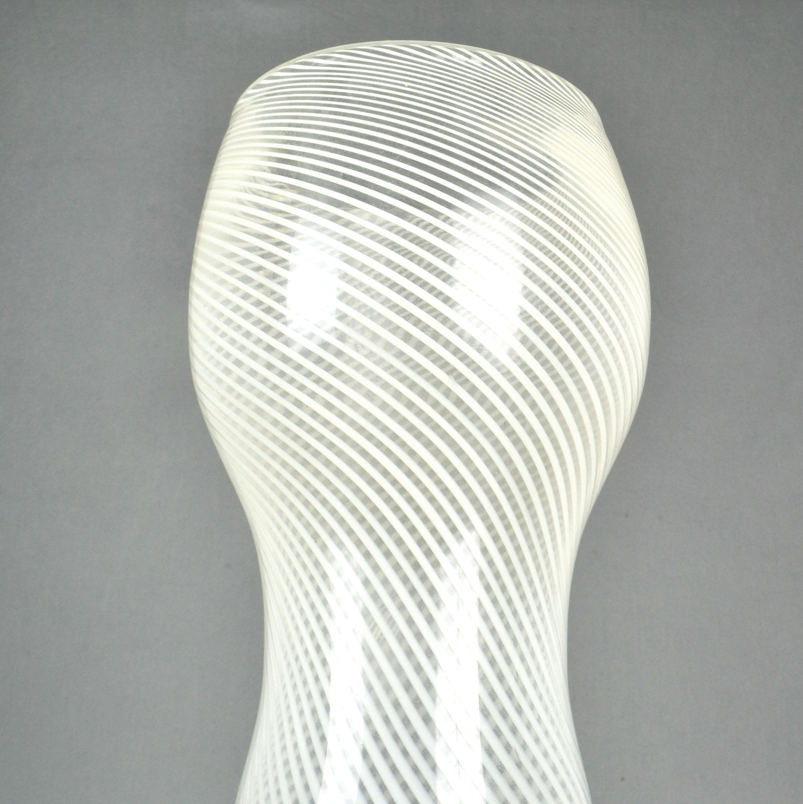 Tall Mezza Filigrana Footed White Murano Vase, Style of Dino Martens 1960s In Excellent Condition For Sale In London, GB