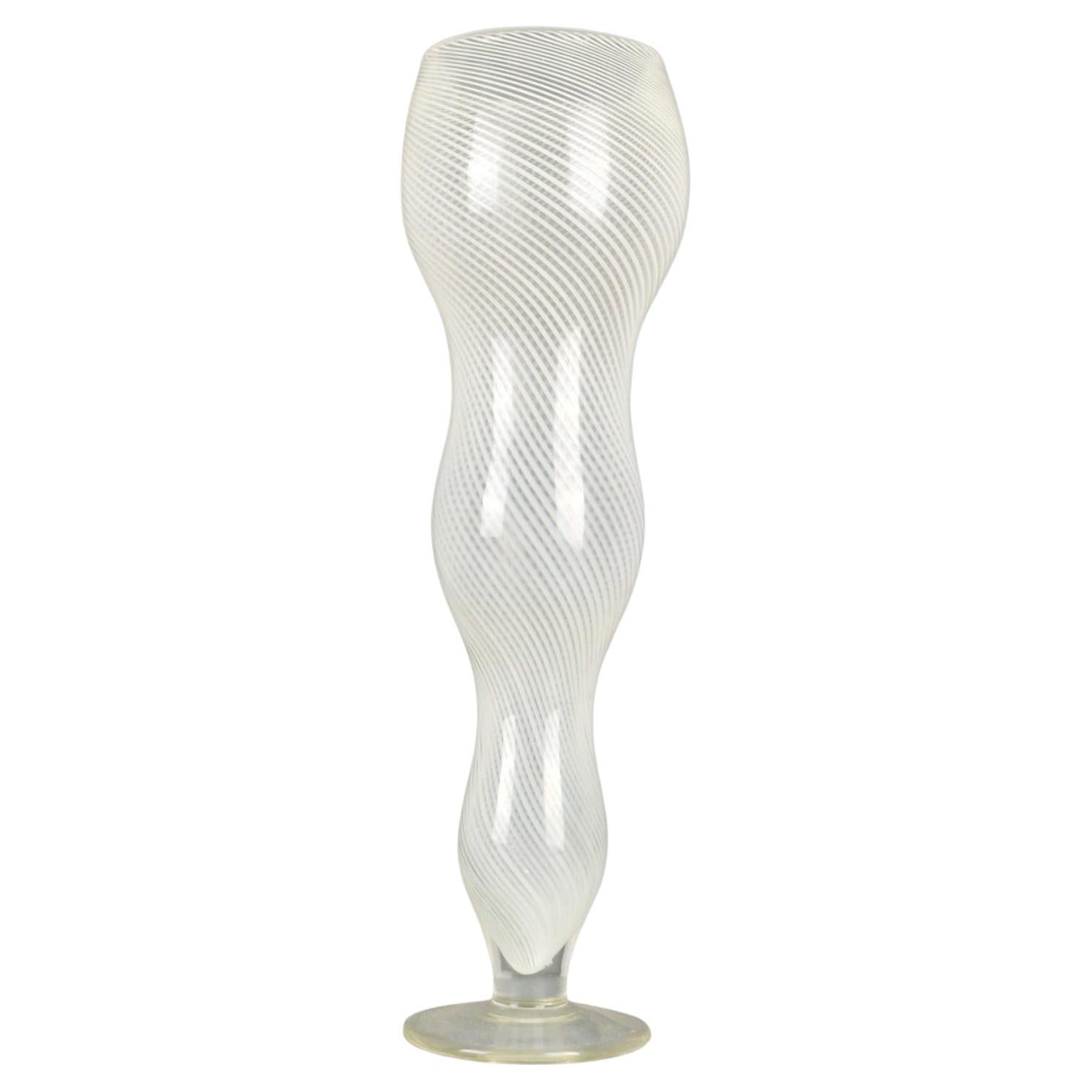 Große Mezza Filigrana-Vase aus weißem Muranoglas mit Fuß, Stil von Dino Martens, 1960er Jahre 