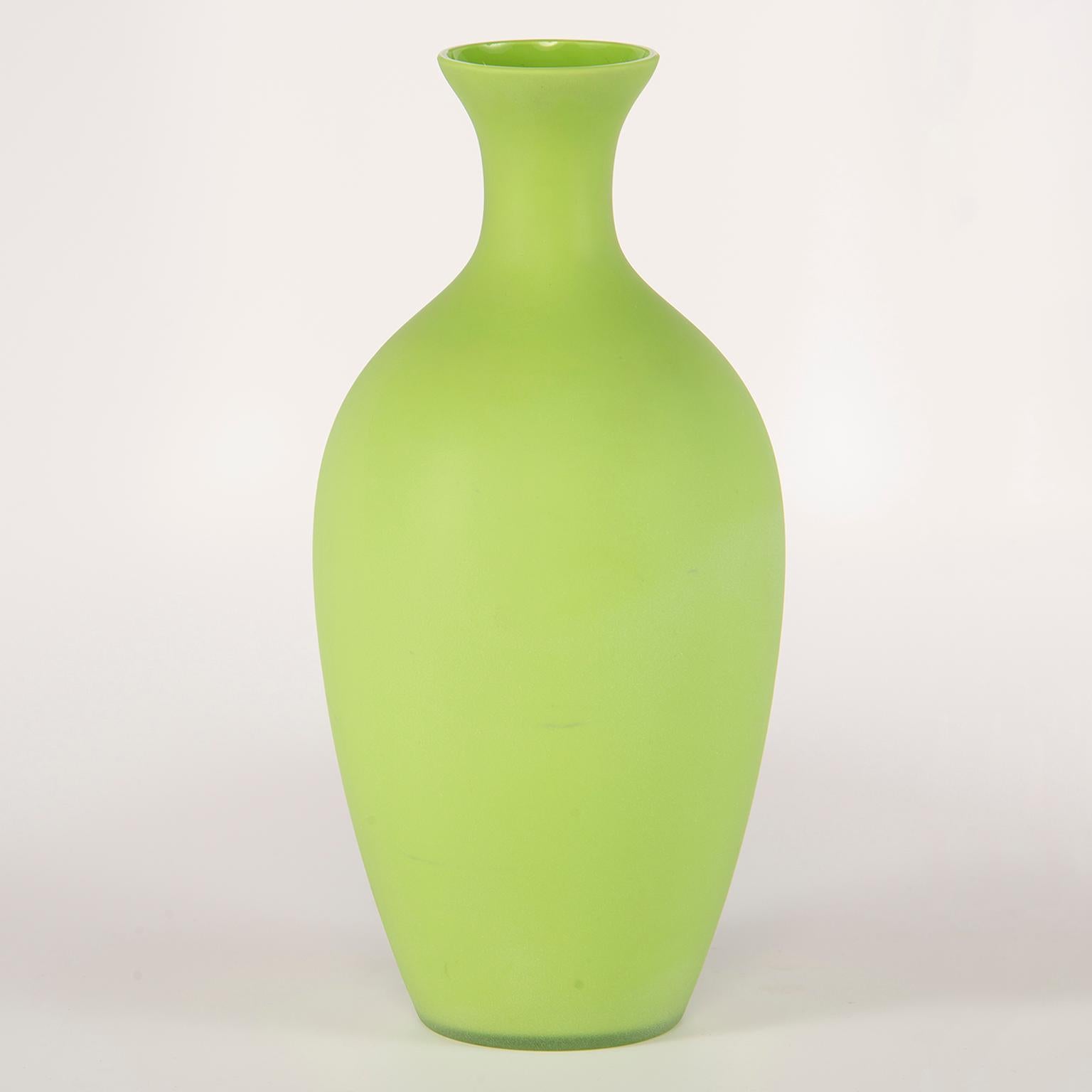 Hohe Vase aus grünem Cenedese-Muranoglas aus der Mitte des Jahrhunderts (20. Jahrhundert)