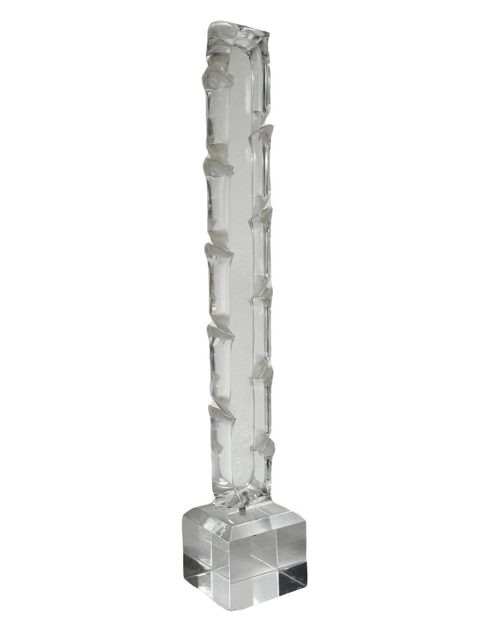 Grande sculpture de table abstraite moderne du milieu du siècle dernier en acrylique Lucite Bon état - En vente à Philadelphia, PA