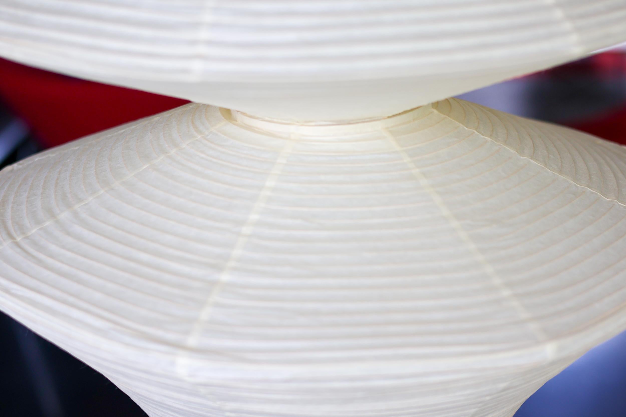 Grande sculpture lumineuse Isamu Noguchi, moderne du milieu du siècle, de type Akari E en vente 3