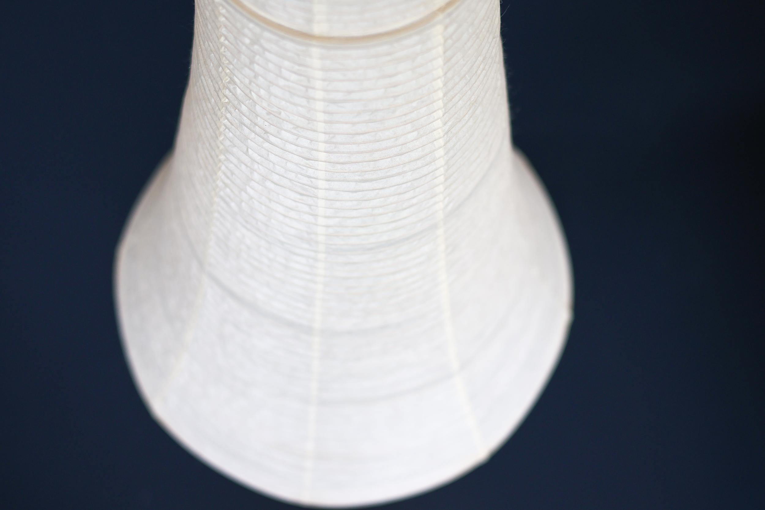 Grande sculpture lumineuse Isamu Noguchi, moderne du milieu du siècle, de type Akari E en vente 4