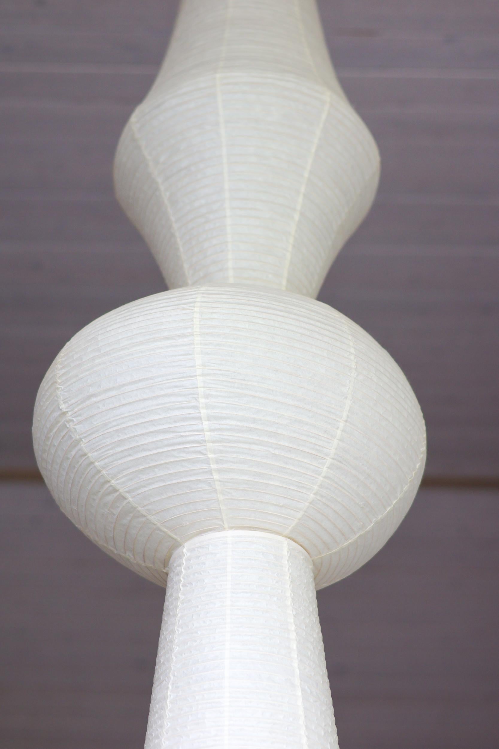 Grande sculpture lumineuse Isamu Noguchi, moderne du milieu du siècle, de type Akari E en vente 5