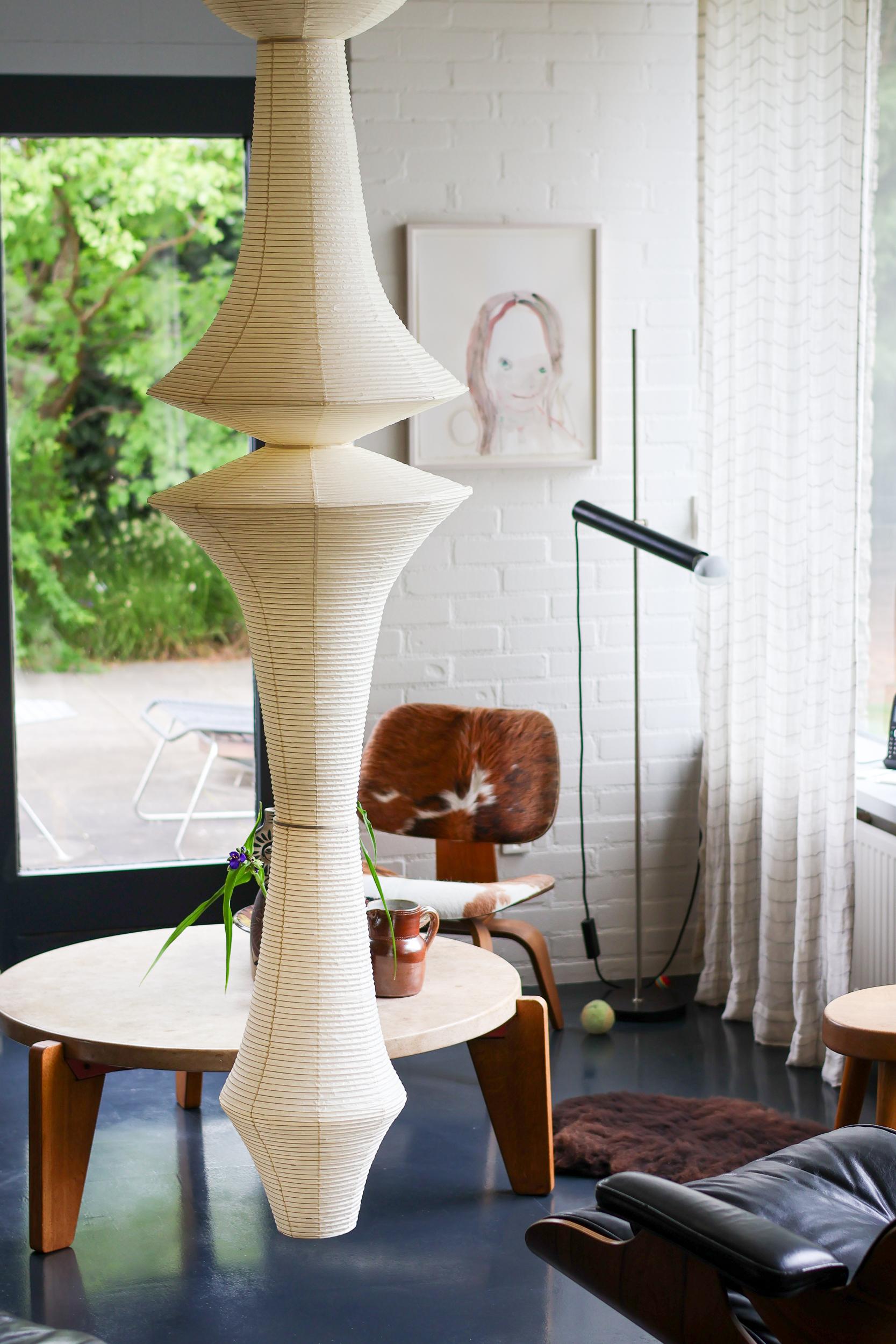 Grande sculpture lumineuse Isamu Noguchi, moderne du milieu du siècle, de type Akari E en vente 6