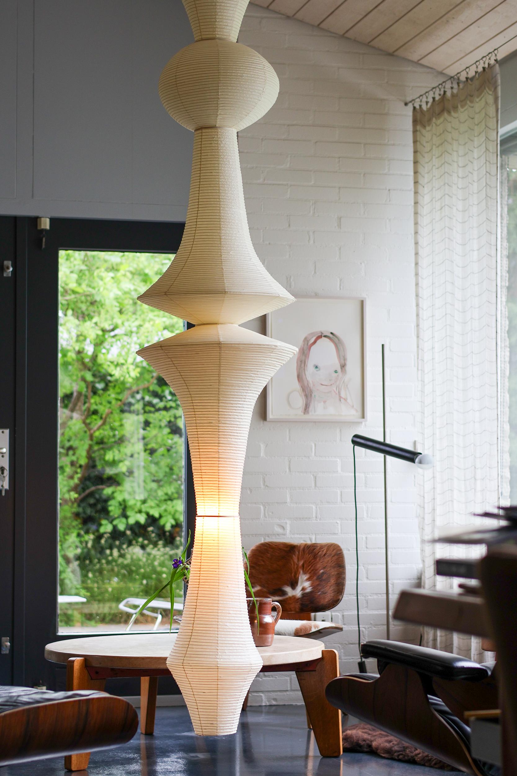 Grande sculpture lumineuse Isamu Noguchi, moderne du milieu du siècle, de type Akari E en vente 7