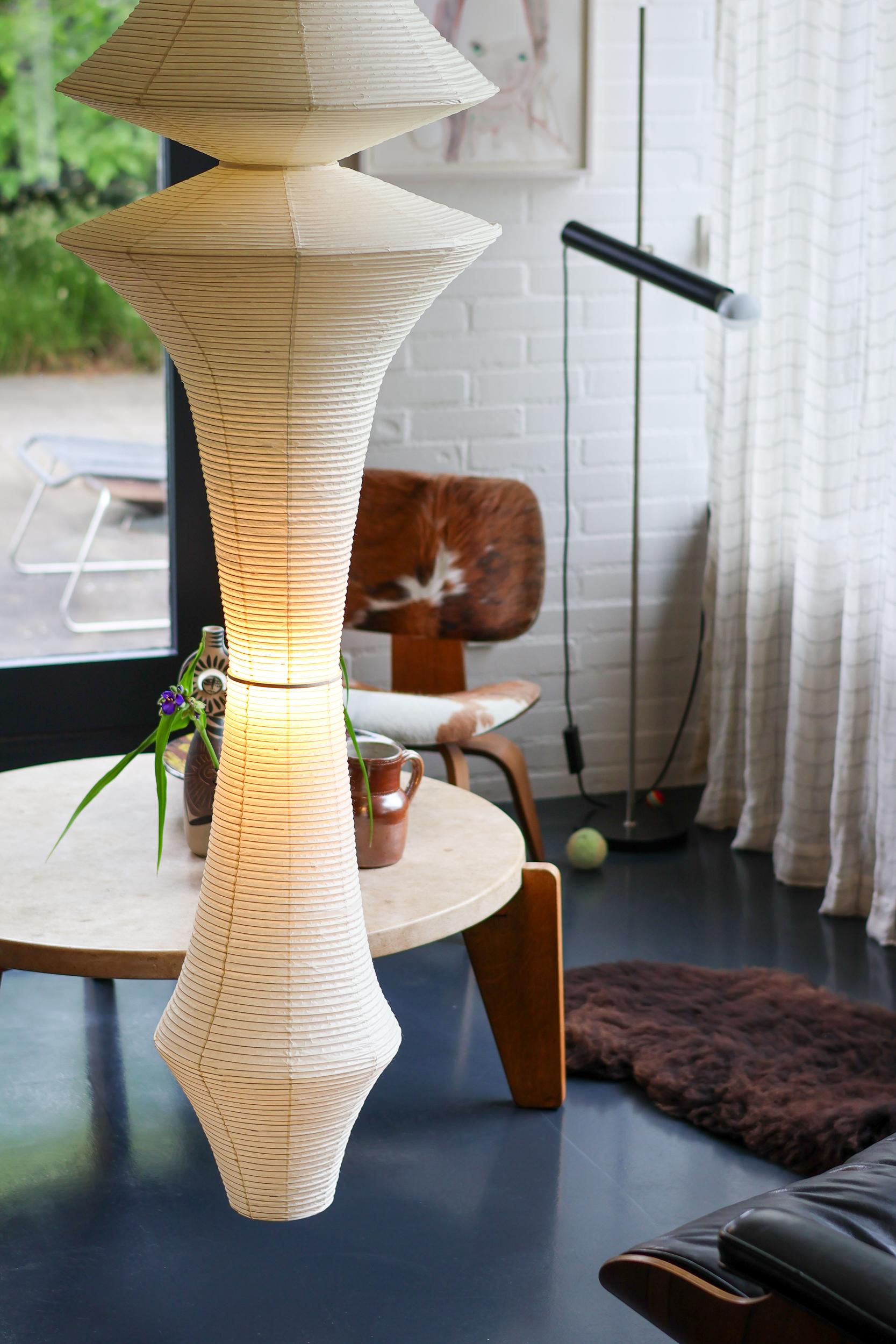 Mid-Century Modern Grande sculpture lumineuse Isamu Noguchi, moderne du milieu du siècle, de type Akari E en vente