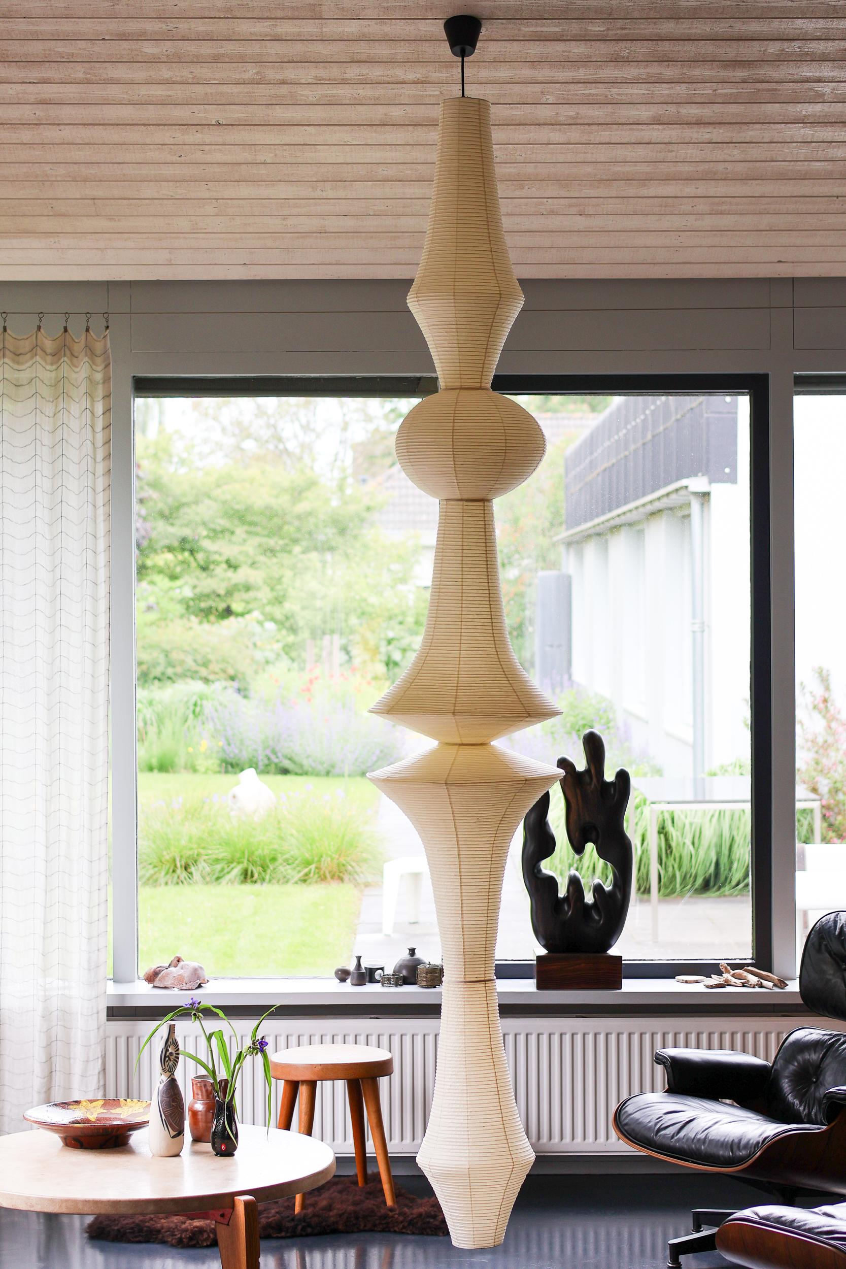 Grande sculpture lumineuse Isamu Noguchi, moderne du milieu du siècle, de type Akari E Bon état - En vente à Dronten, NL