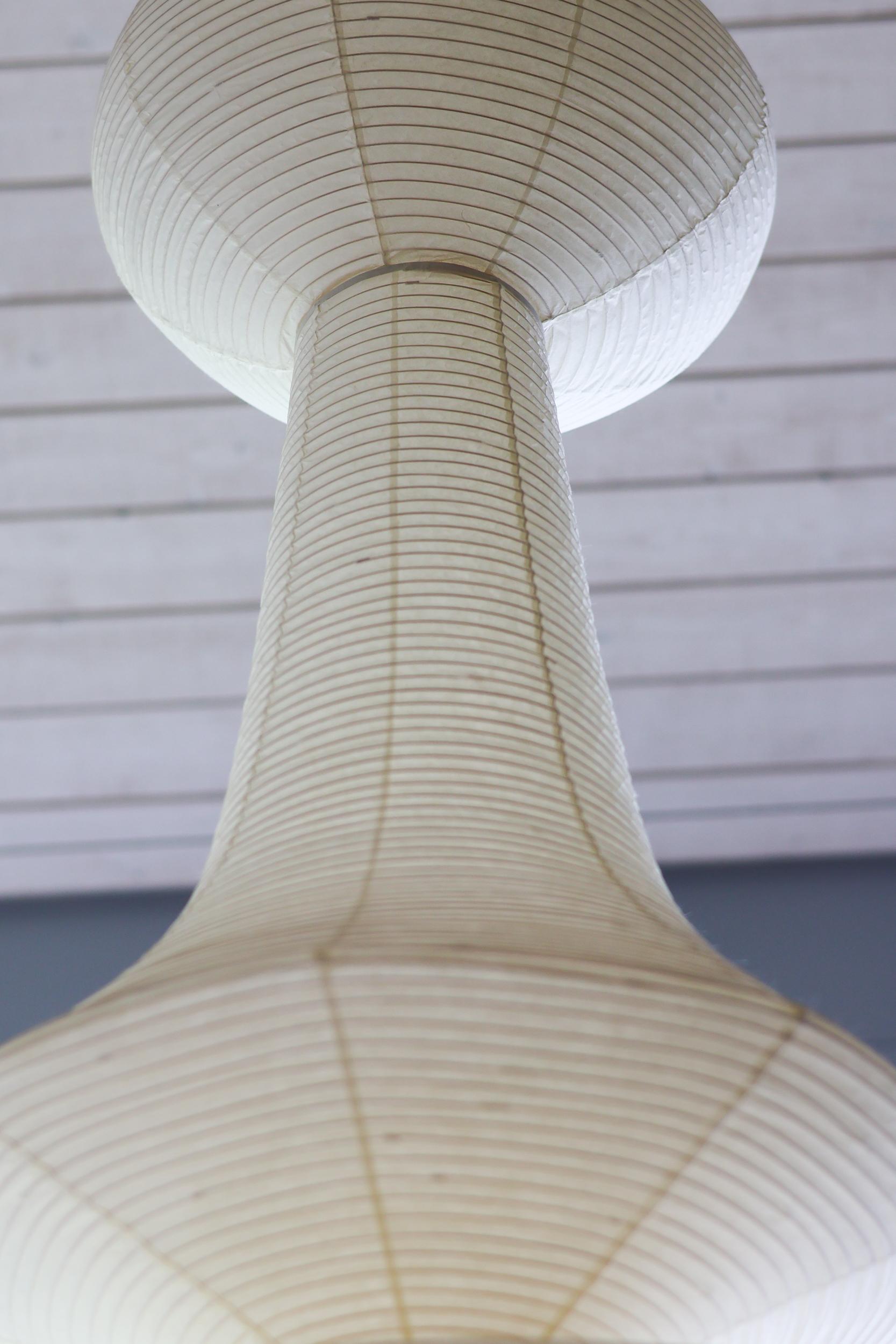 Grande sculpture lumineuse Isamu Noguchi, moderne du milieu du siècle, de type Akari E en vente 1