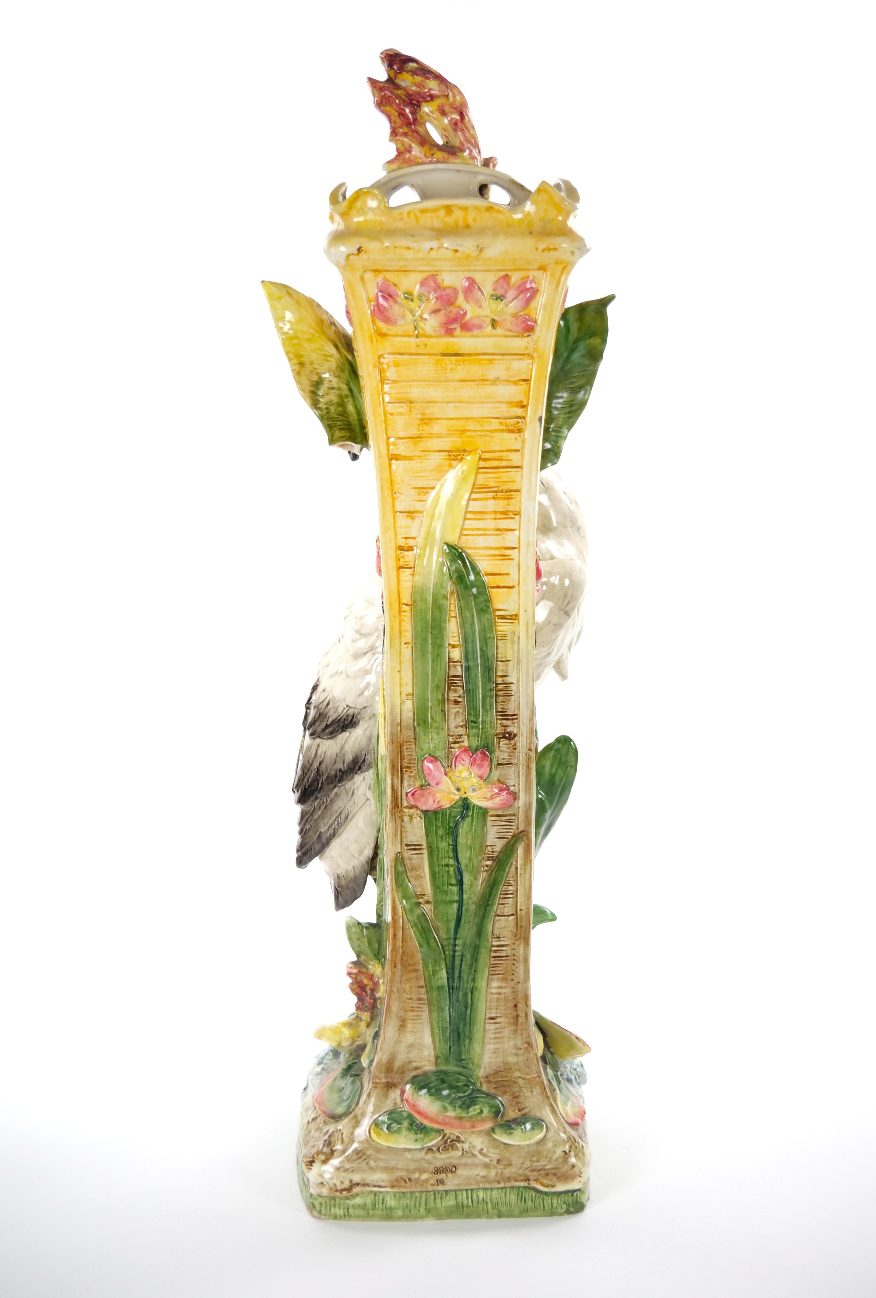 Tall Mid-Century Modern Italian Majolica Porcelain Flamingo Vase Sculpture In Good Condition For Sale In Tarry Town, NY