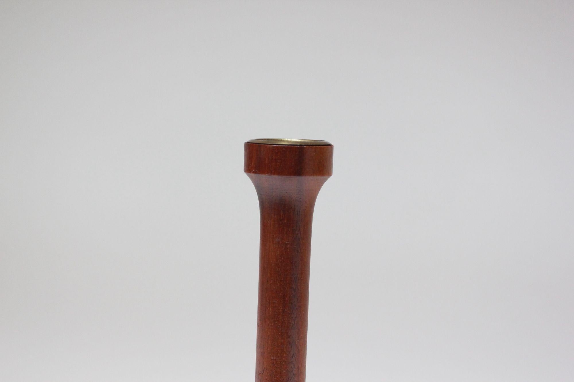 Portacandele alto in legno di noce scolpito e smalto di Ernest Sohn, della modernità di metà secolo in vendita 3
