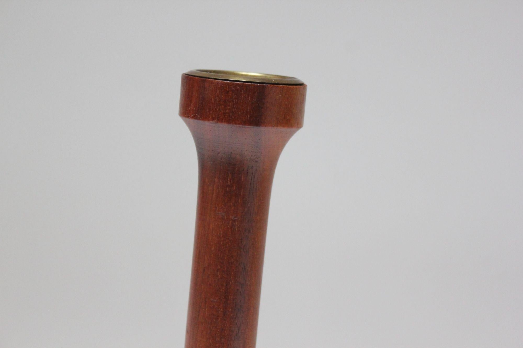 Portacandele alto in legno di noce scolpito e smalto di Ernest Sohn, della modernità di metà secolo in vendita 6