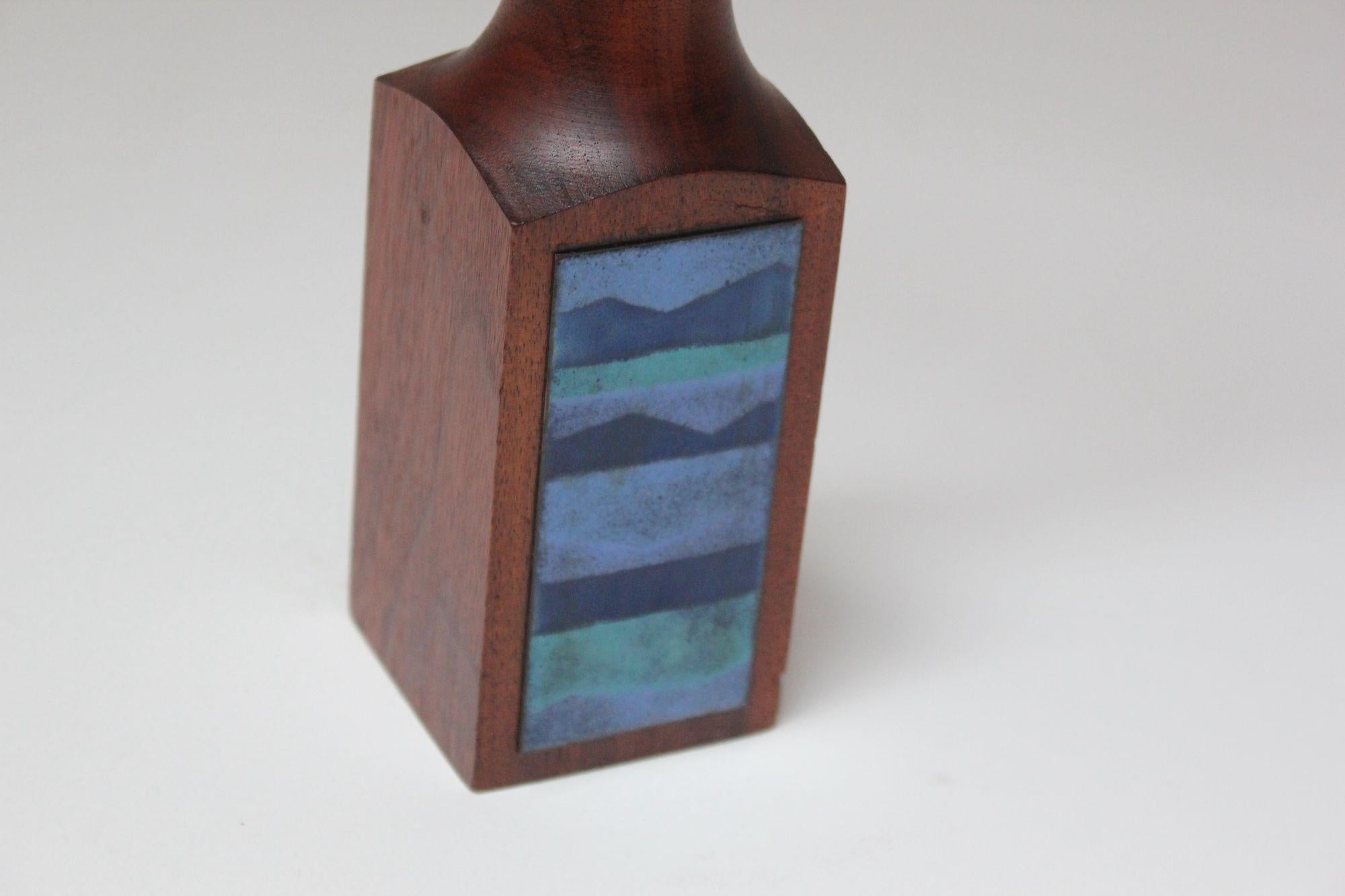 Portacandele alto in legno di noce scolpito e smalto di Ernest Sohn, della modernità di metà secolo in vendita 7