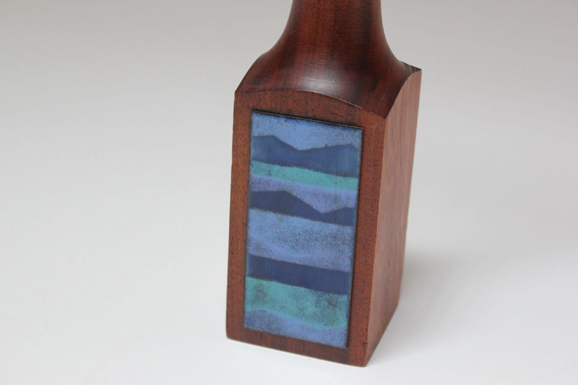 Portacandele alto in legno di noce scolpito e smalto di Ernest Sohn, della modernità di metà secolo in vendita 9