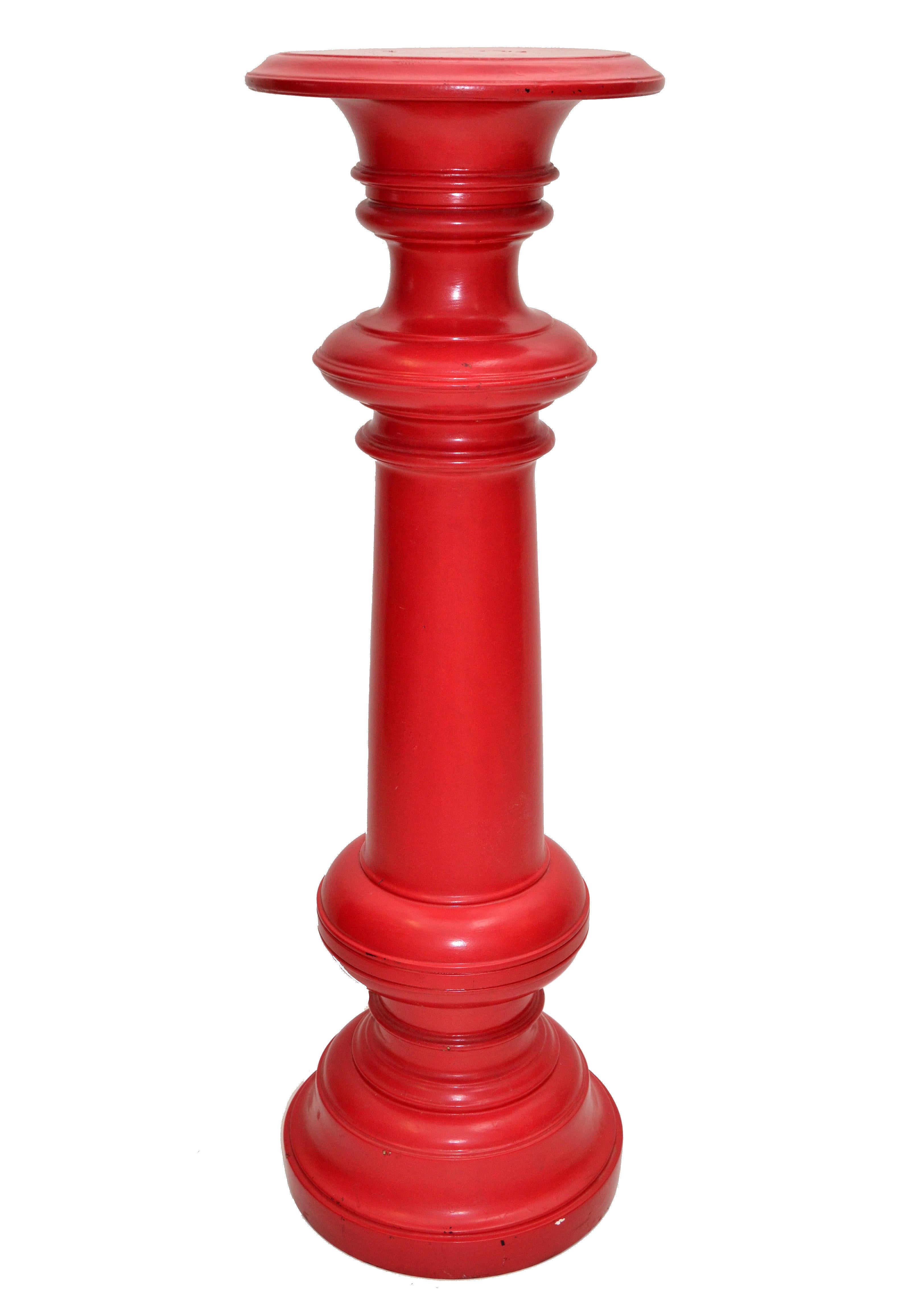Großer Mid-Century Modern-Pflanzgefäßständer-Skulptur auf Sockel aus gedrehtem Holz in Rot im Angebot 1