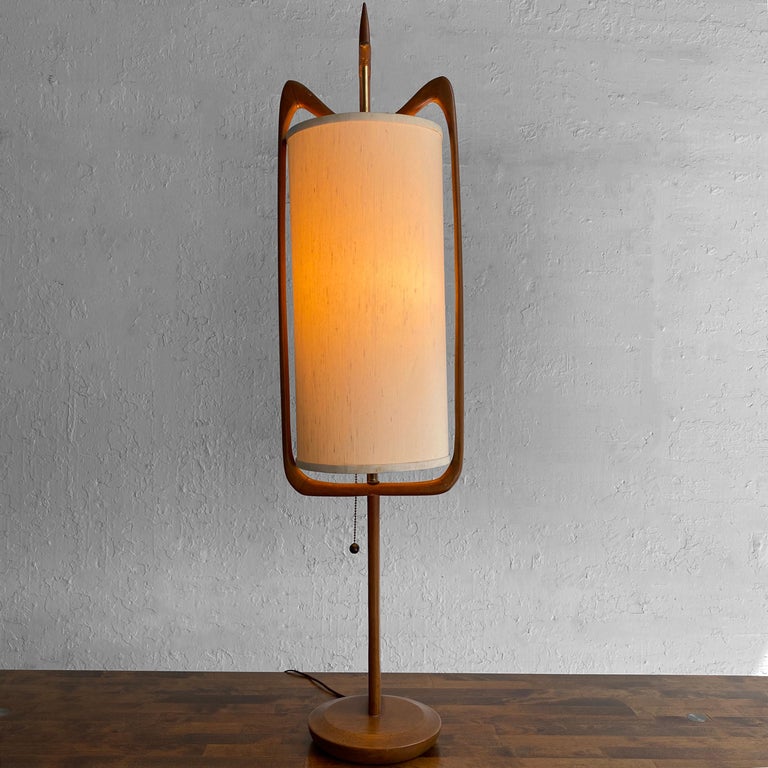 Tall Mid Century Modern Walnut Table Lamp By Modeline  In Good Condition For Sale In Brooklyn, NY