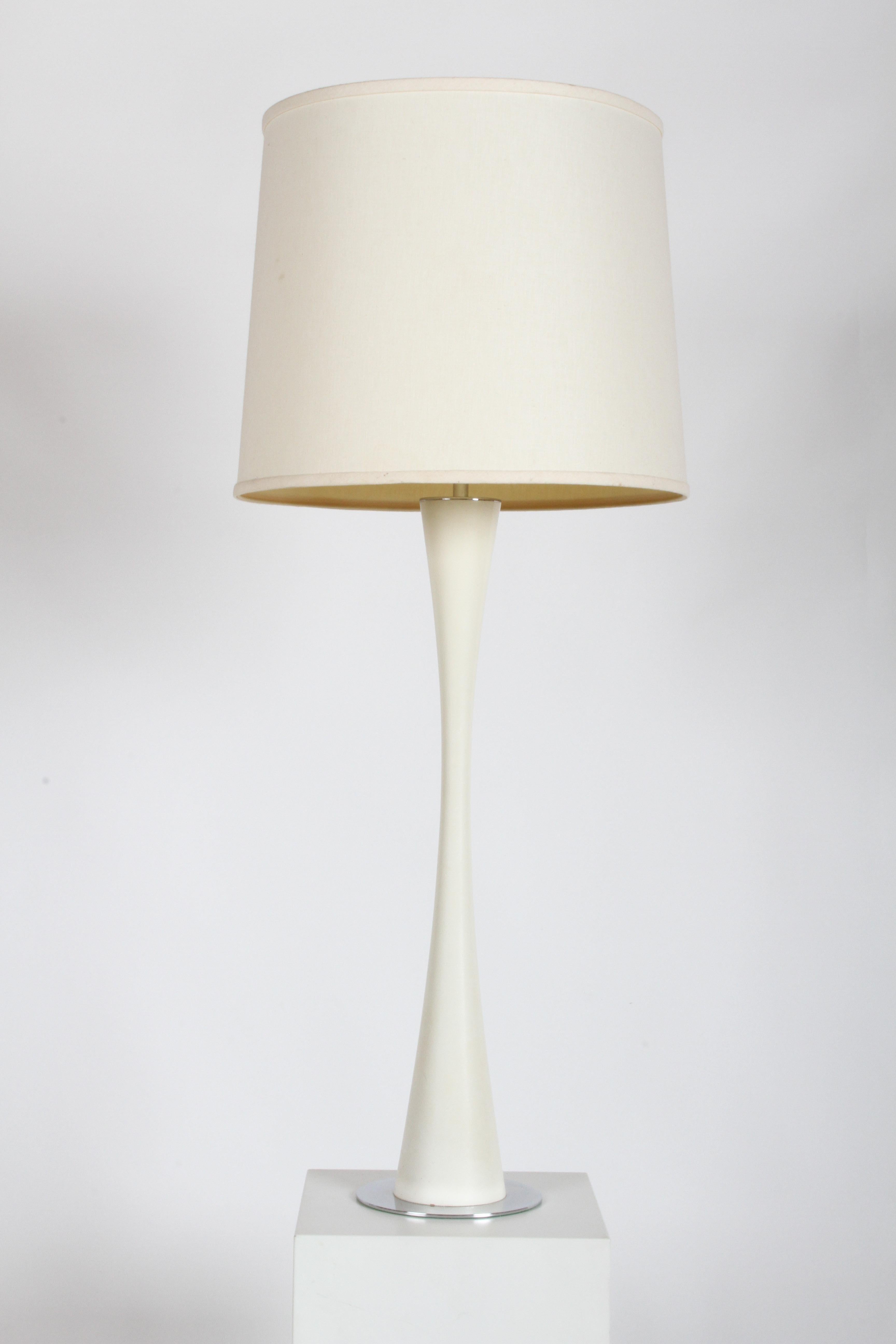 Modernist 1960s sleek white painted wood tall lamp with chrome base and 3 sockets. The lamps form reminds me of the Seattle space needle, or the shapes used Lagardo Tackett for Architectural pottery. Also in the style of Eero Saarinen's tulip tables