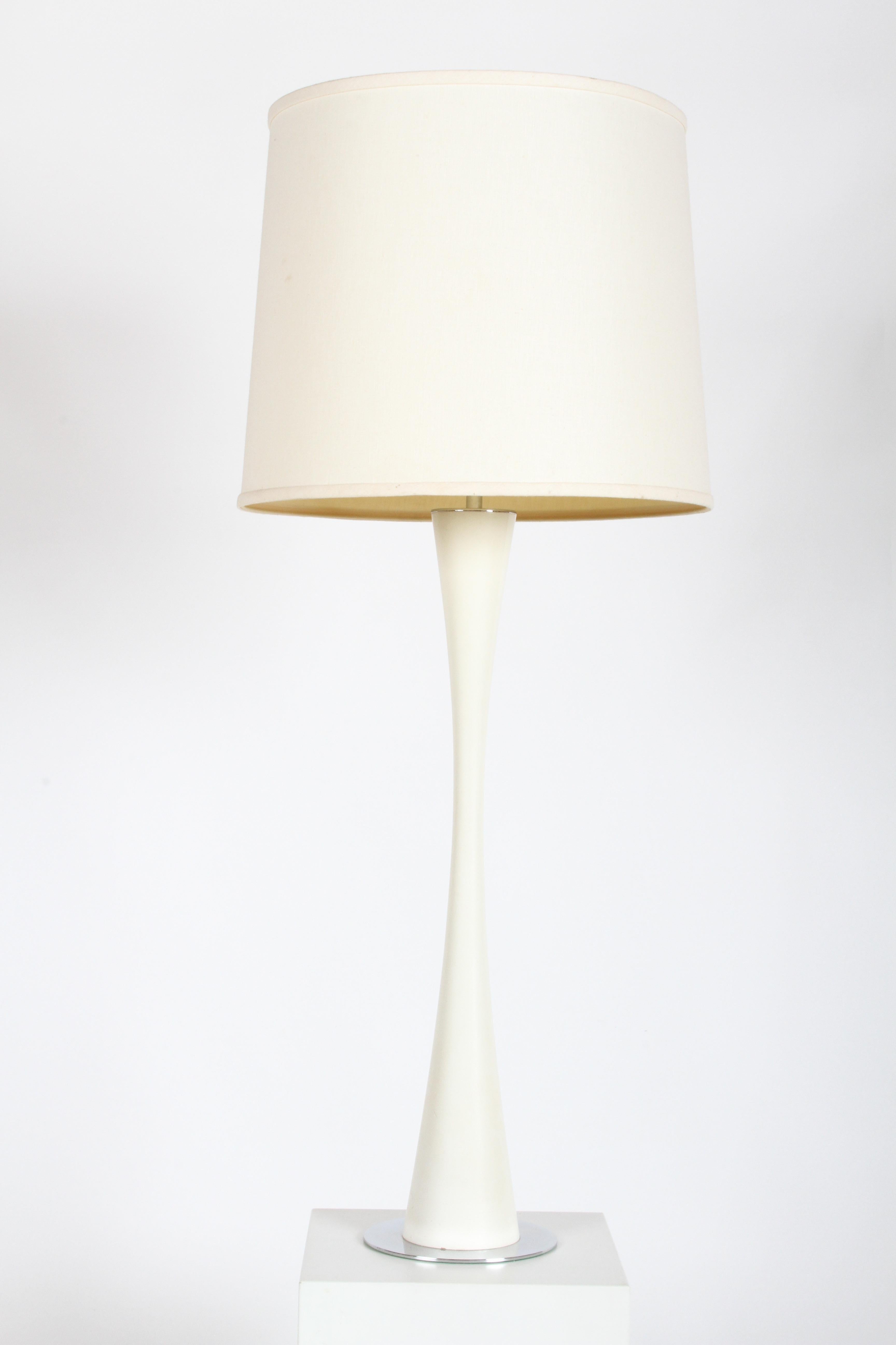 Tall Mid-Century Modern White Tulip Form Column Table Lamp with Chrome Base In Good Condition For Sale In St. Louis, MO