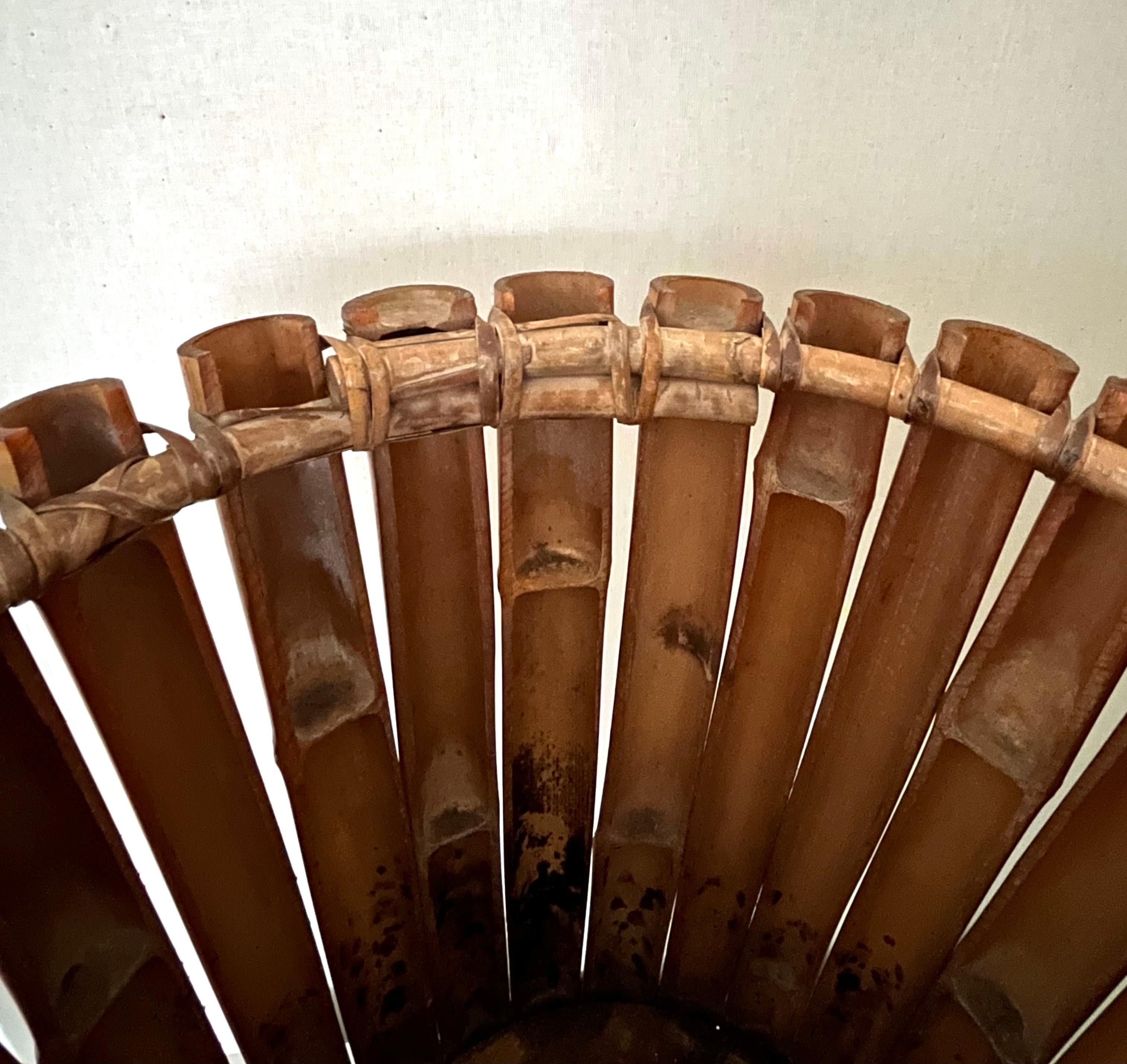 Piantana alta in bambù e teak fatta a mano della metà del secolo scorso, anni '40 in vendita 5
