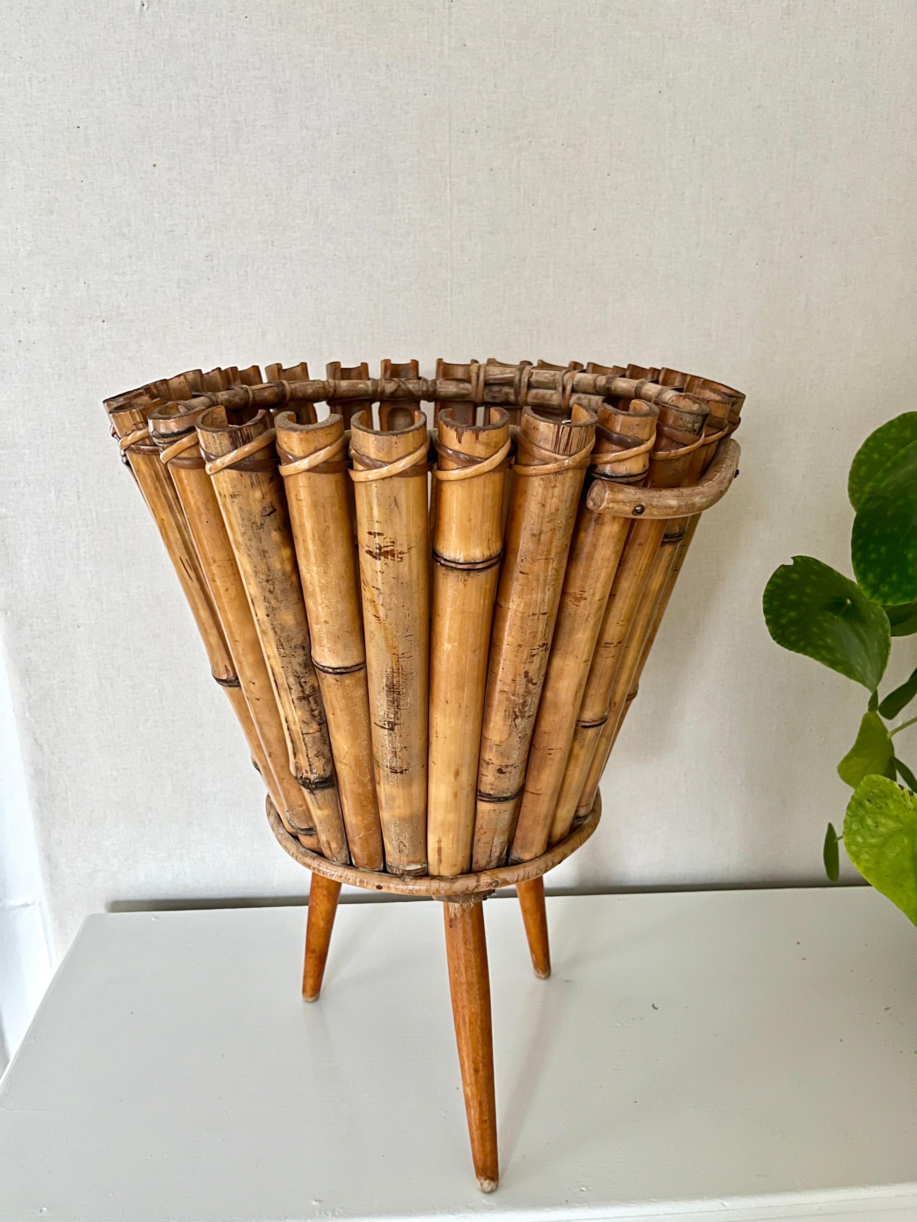Mid-Century moderno Piantana alta in bambù e teak fatta a mano della metà del secolo scorso, anni '40 in vendita