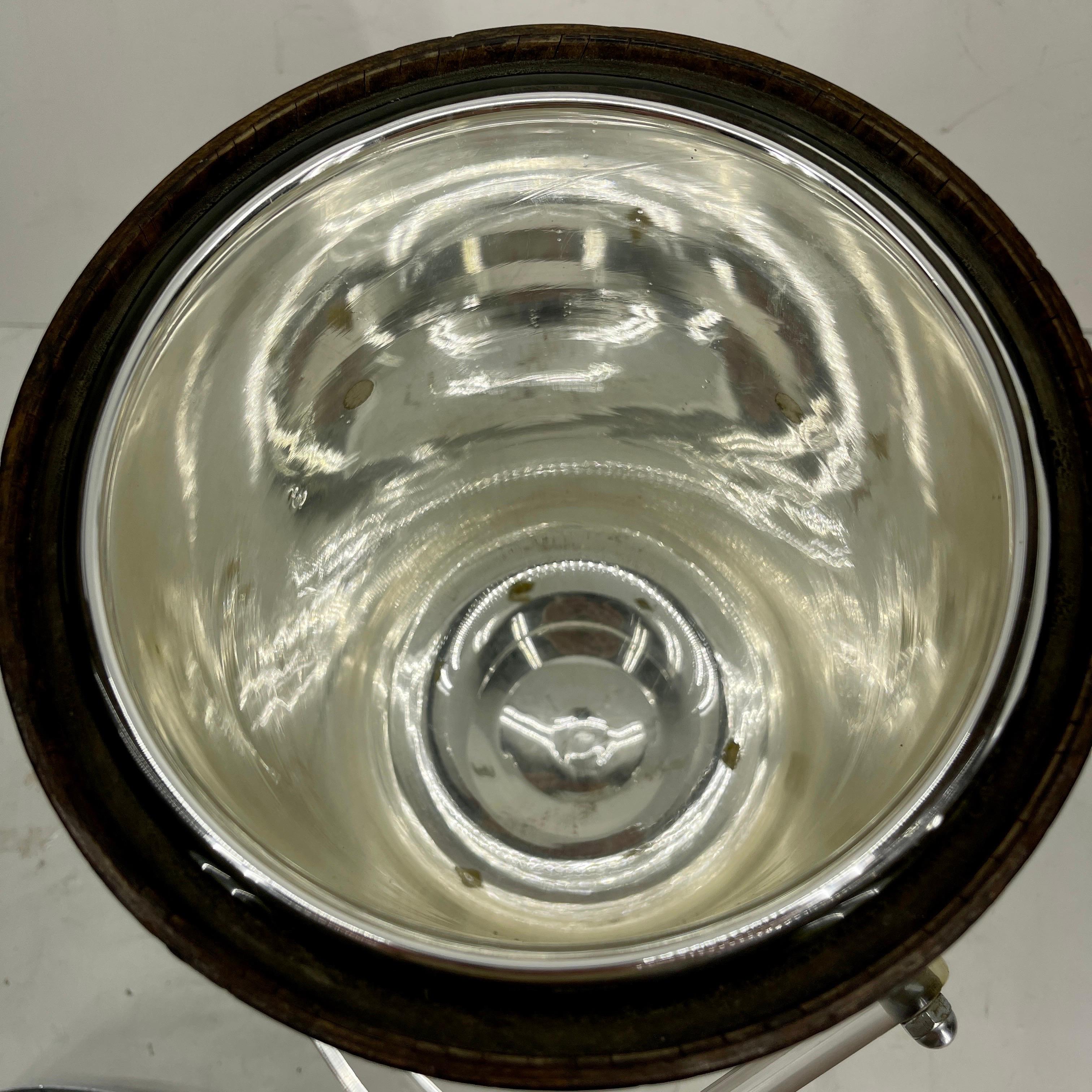 Grand seau à glace en teck chromé du milieu du siècle avec doublure thermoscopique et poignée en lucite en vente 6