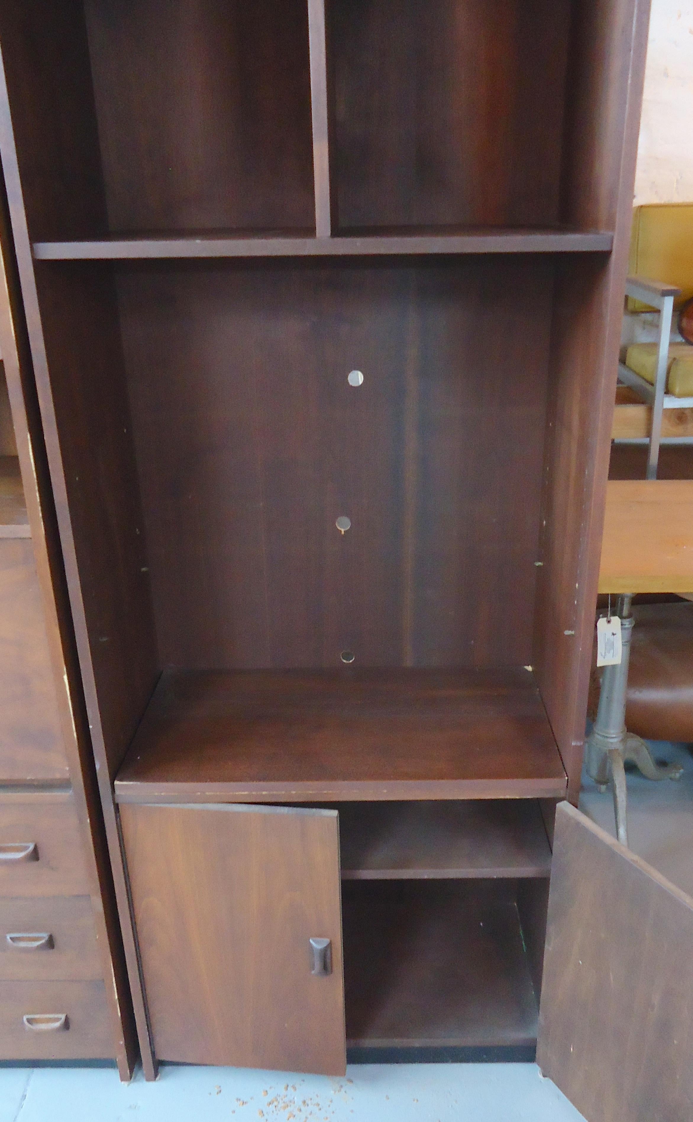 navana bookshelf