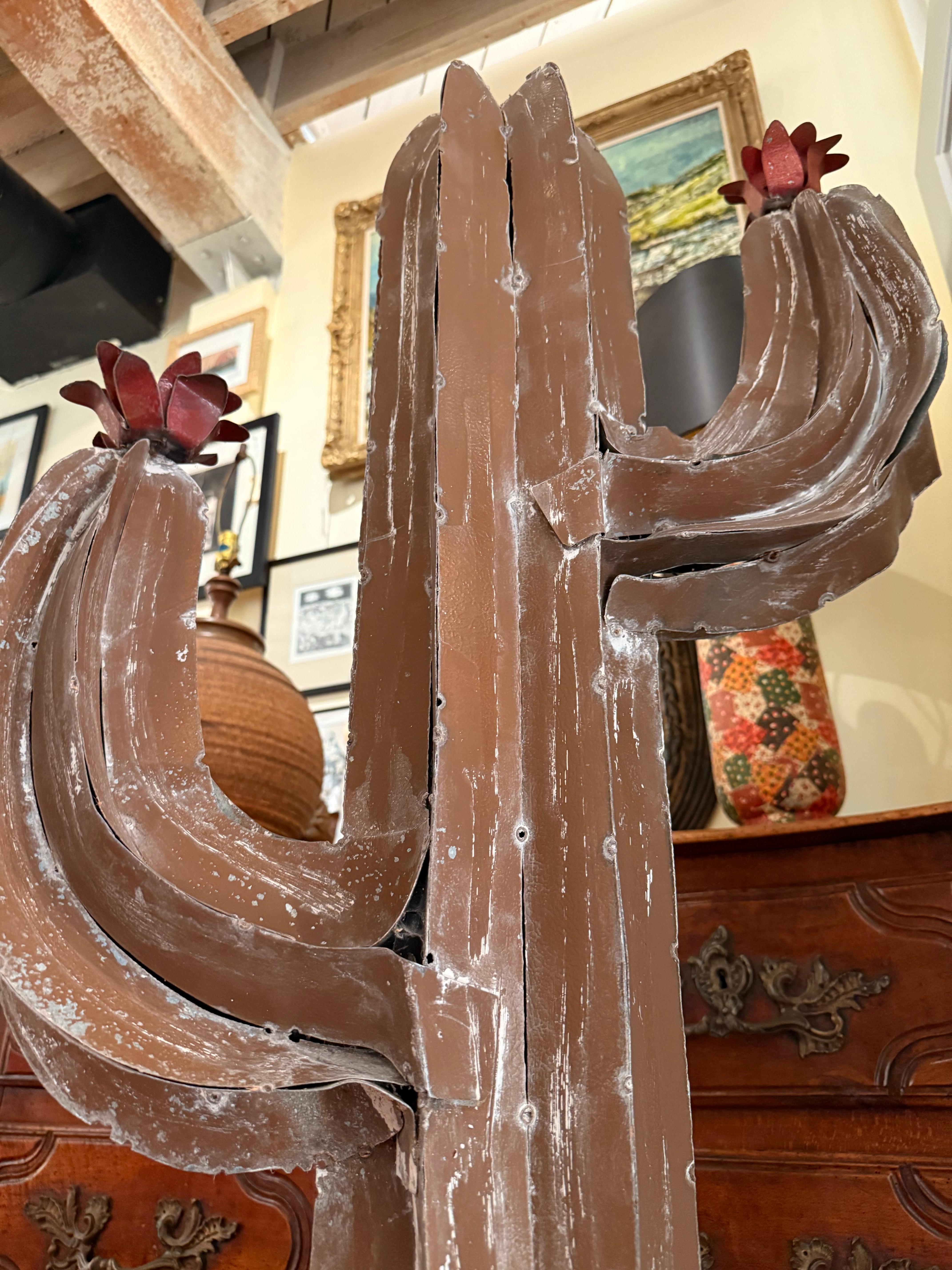 Hohe moderne Kaktus-Gartenskulptur aus der Mitte des Jahrhunderts (Moderne der Mitte des Jahrhunderts) im Angebot