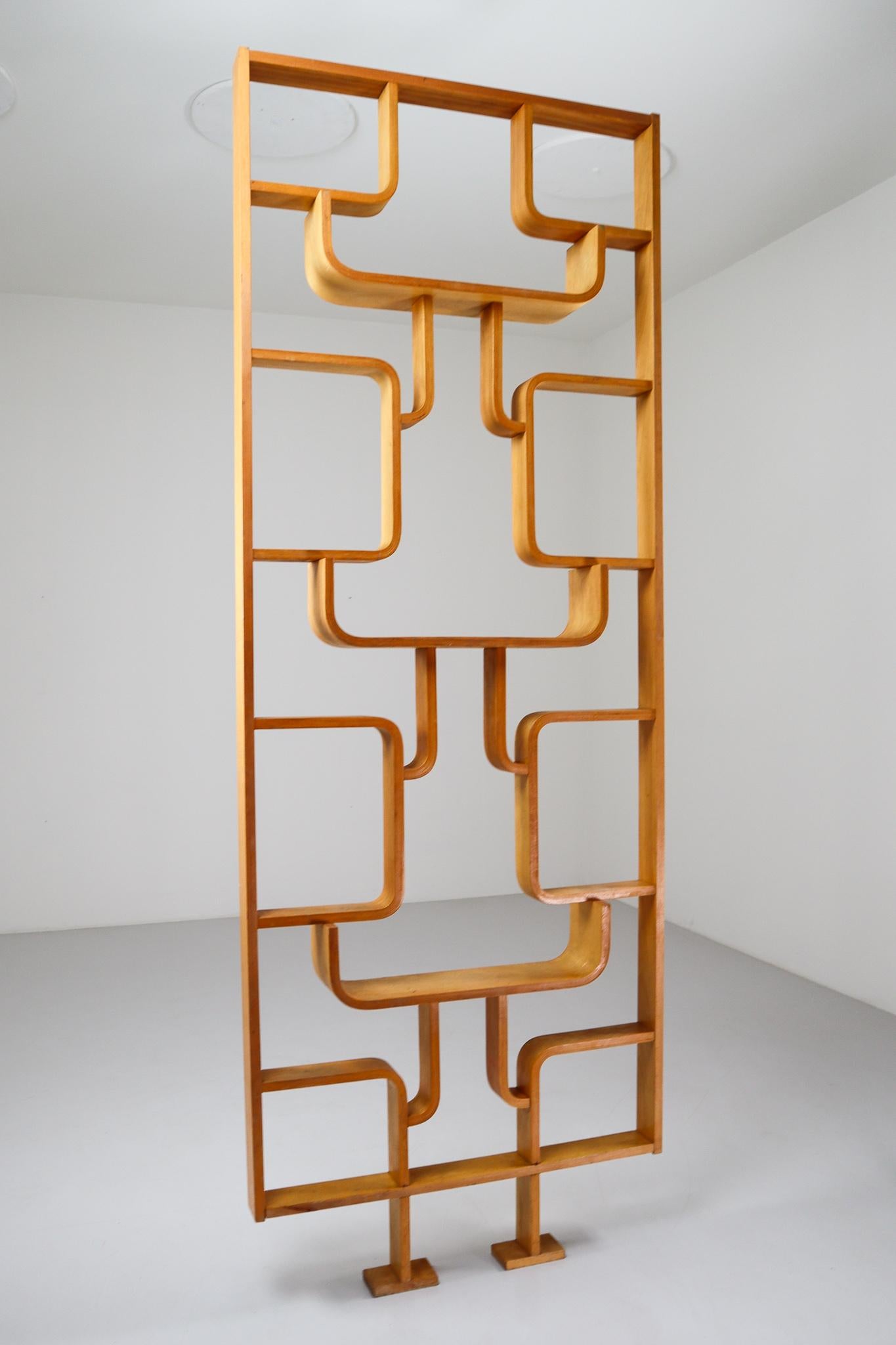 Tall Midcentury Room Divider in Blond Bentwood, Czech Republic, 1960s In Good Condition In Almelo, NL