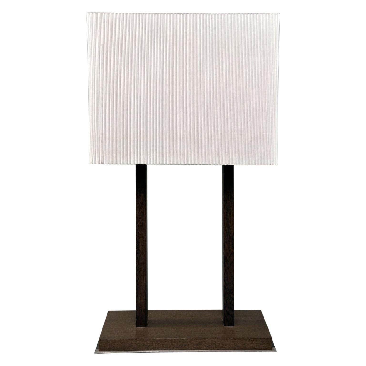Lampada alta con base in noce del Midcentury e paralume a pieghe strette
