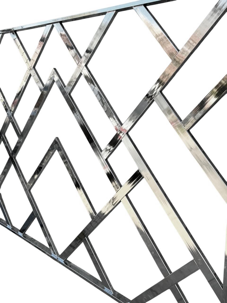 Testiera alta Milo Baughman Hollywood Regency Chinoiserie King Size in Chrome In condizioni buone in vendita a Philadelphia, PA