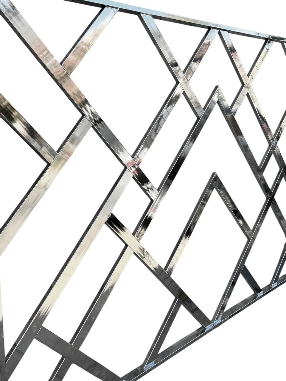 Testiera alta Milo Baughman Hollywood Regency Chinoiserie King Size in Chrome in vendita 1