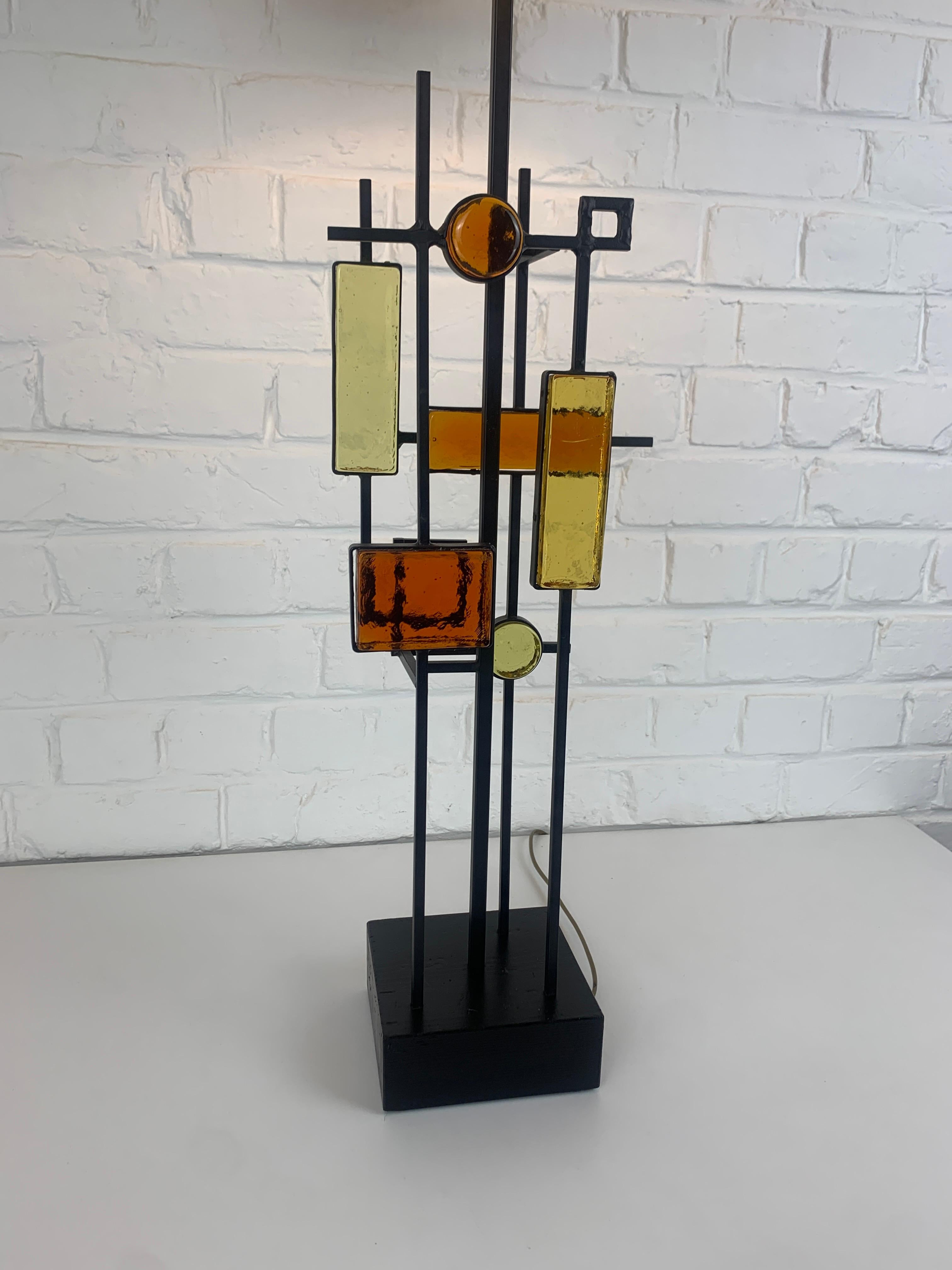 Mesa alta modernista de lámpara Svend Aage Holm Sorensen, Dinamarca, Hierro y cristal Danés en venta