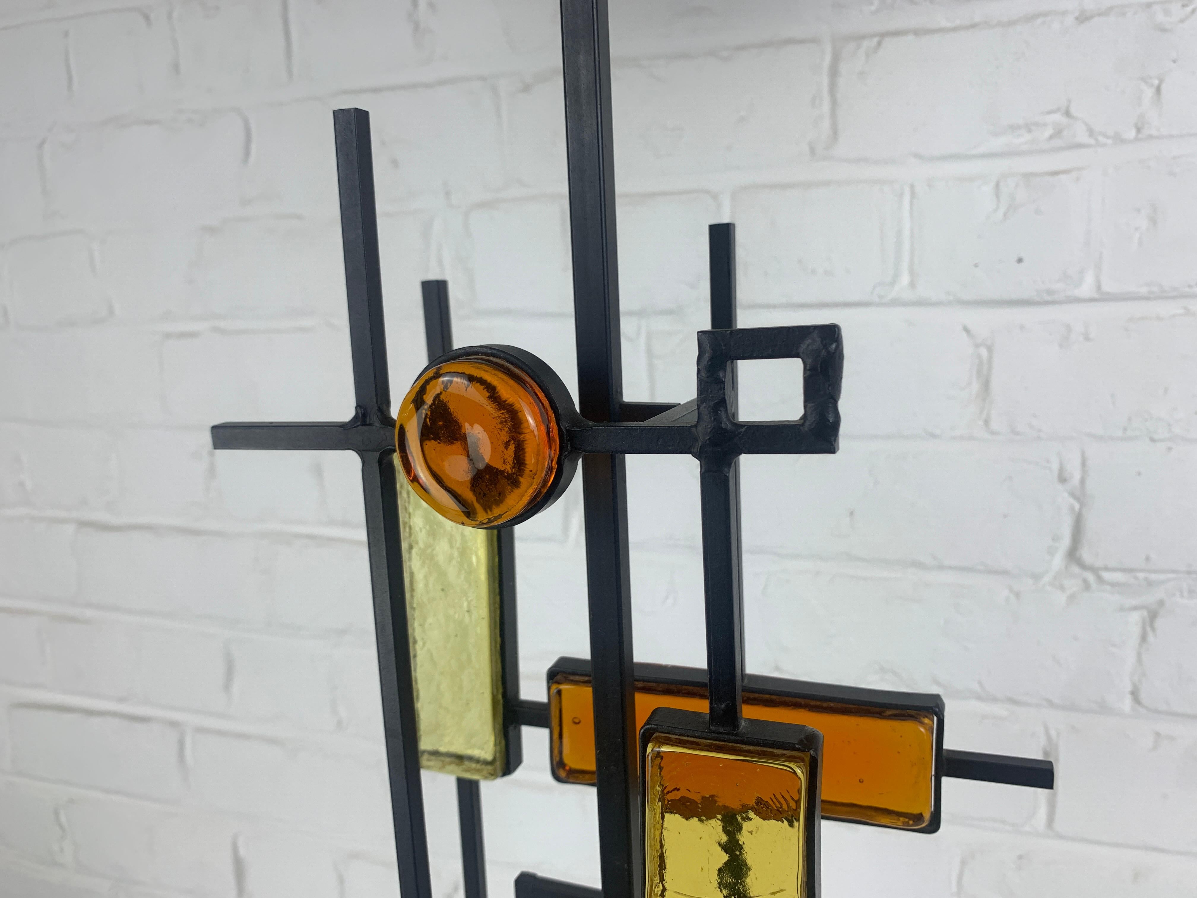 Mesa alta modernista de lámpara Svend Aage Holm Sorensen, Dinamarca, Hierro y cristal en venta 1