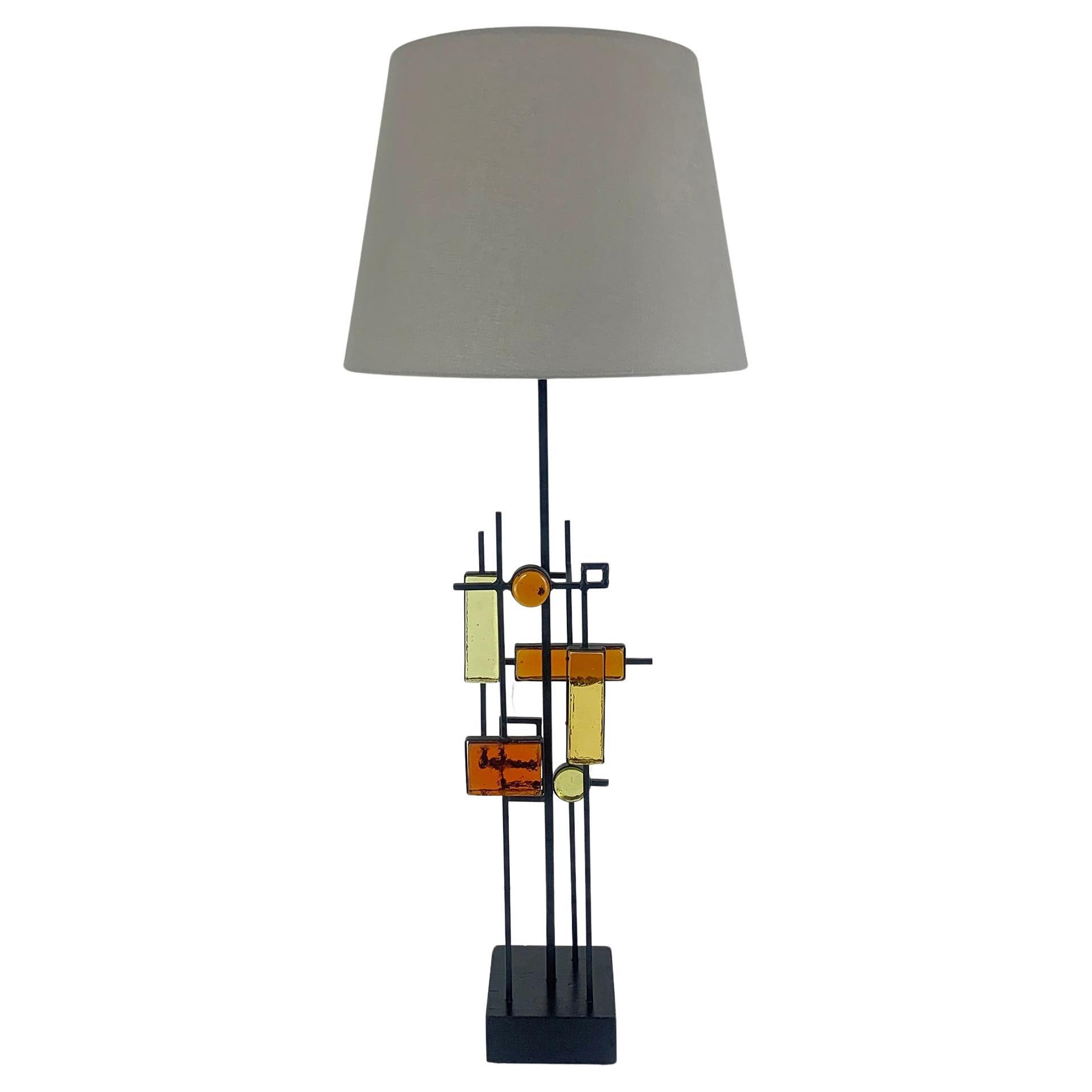 Mesa alta modernista de lámpara Svend Aage Holm Sorensen, Dinamarca, Hierro y cristal