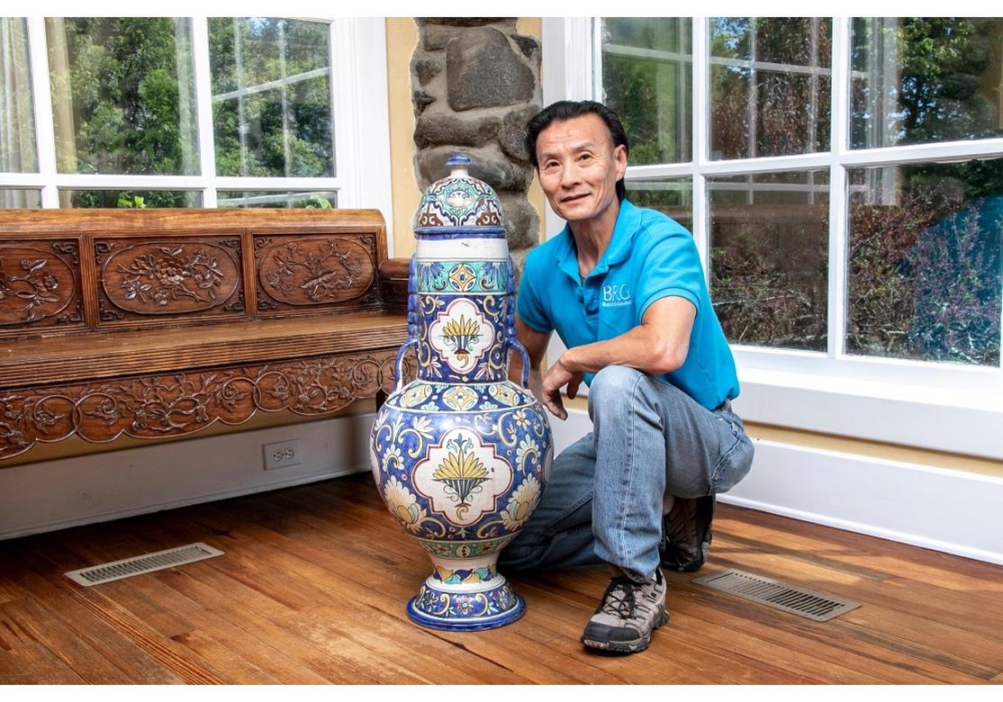 Grande jarre à couvercle en céramique décorée de glaçures marocaines Bon état - En vente à Bridgeport, CT
