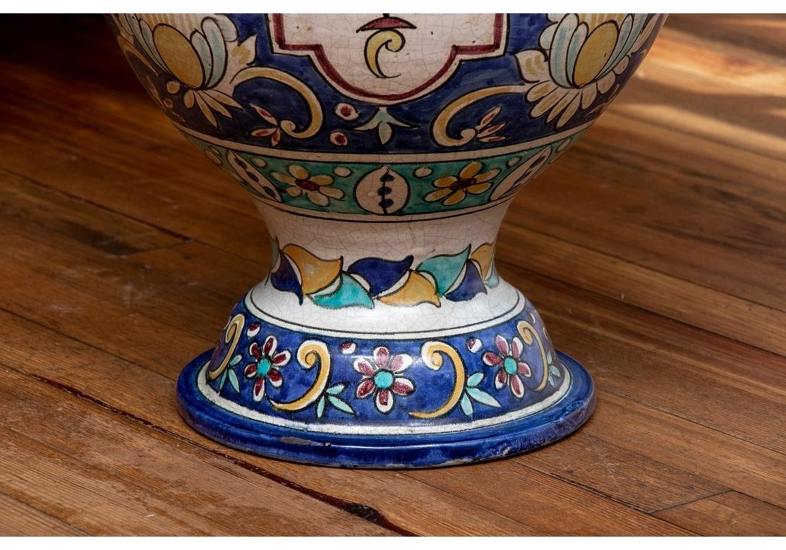 Céramique Grande jarre à couvercle en céramique décorée de glaçures marocaines en vente