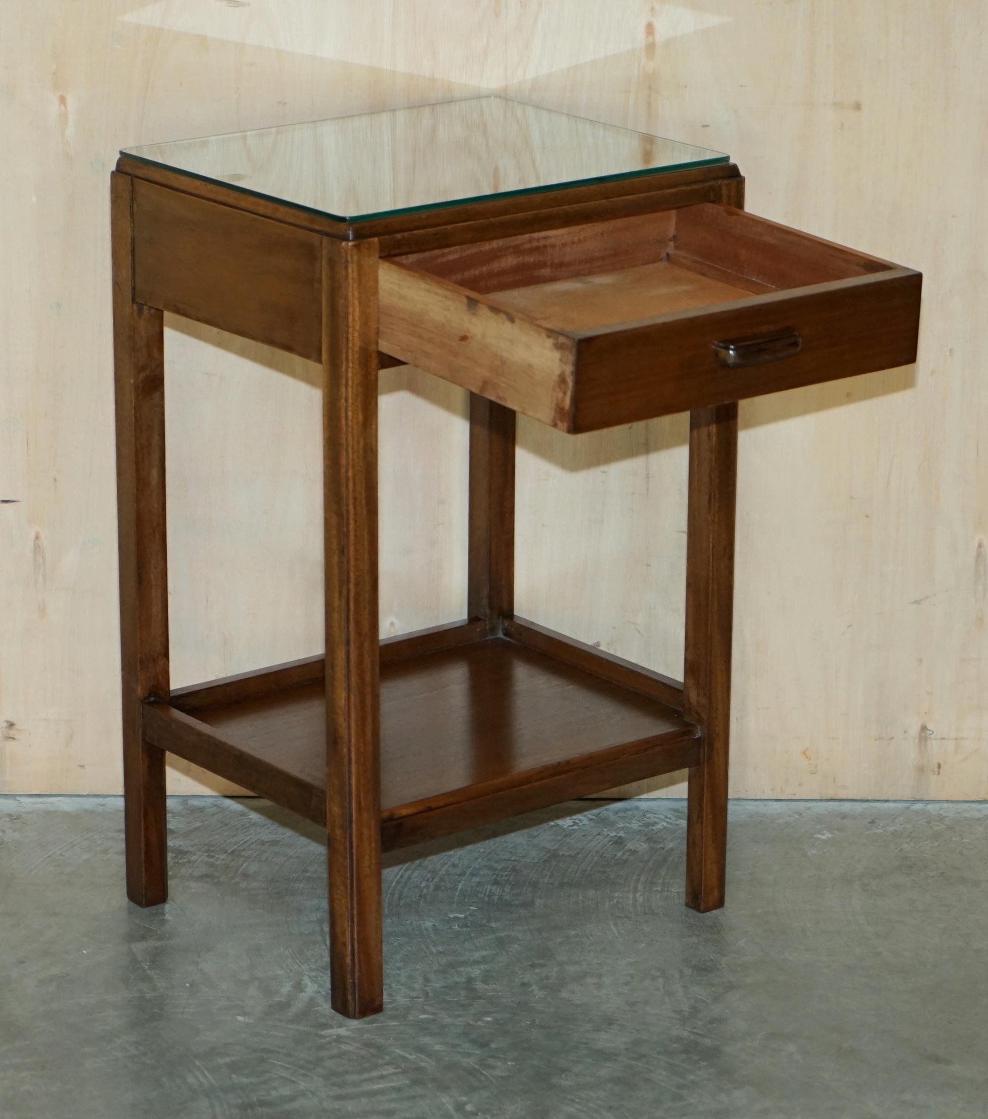 Tall Moss Partners 1952 Mid-Century Modern English Oak Side End Lamp Wine Table For Sale 11